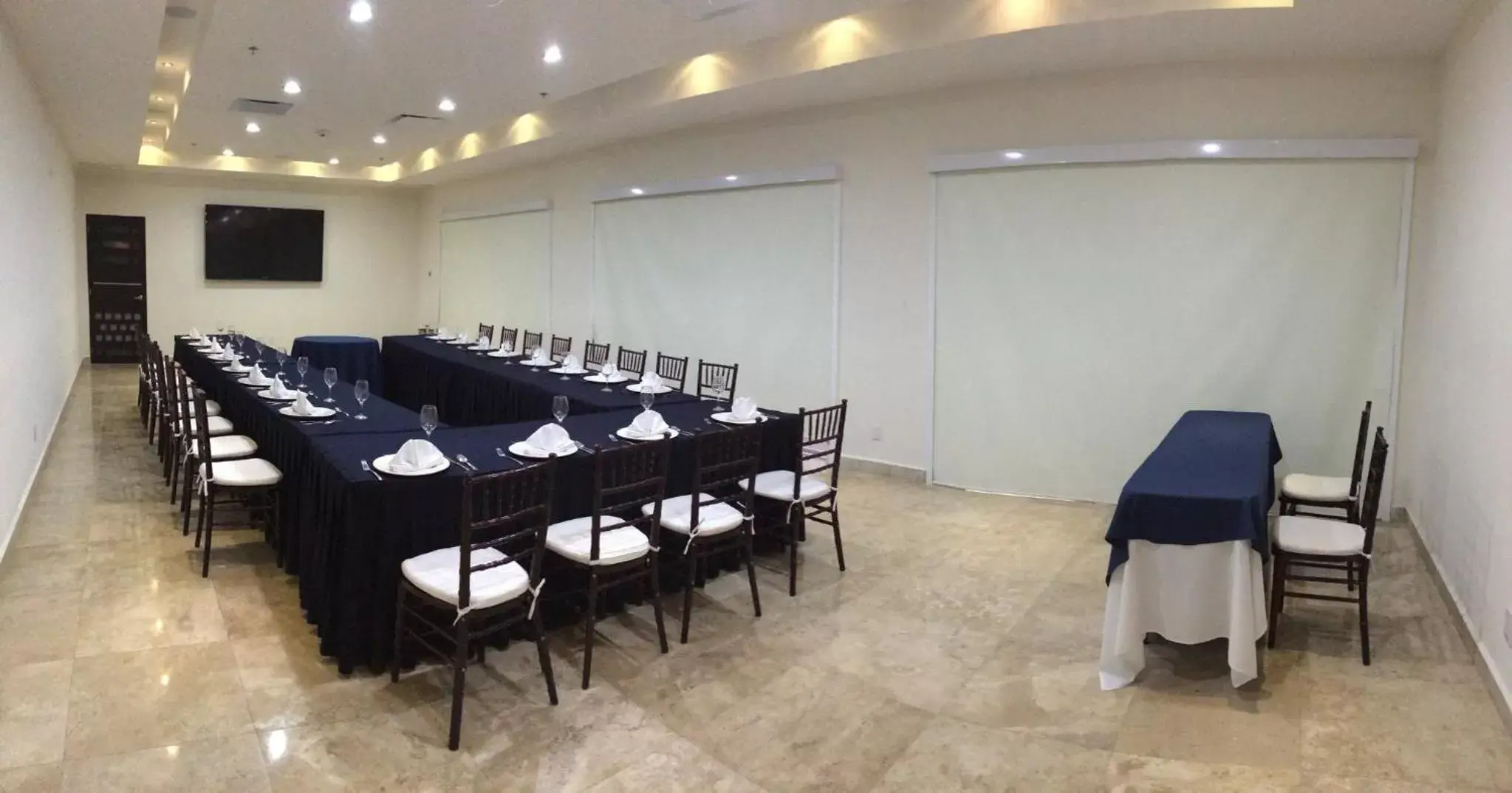 Meeting/conference room in Holiday Inn Campeche, an IHG Hotel