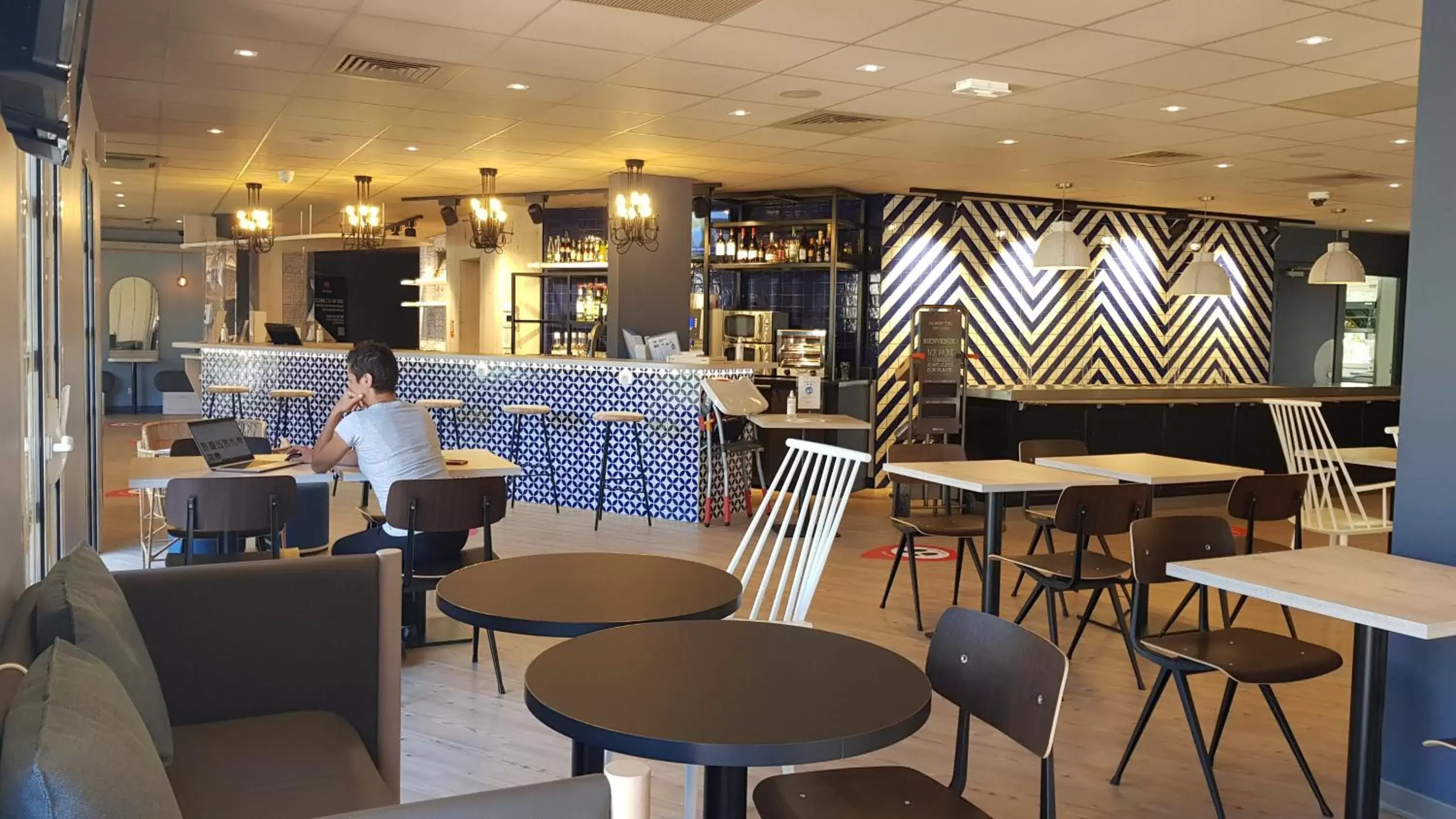 Restaurant/places to eat in ibis Manosque Cadarache Restaurant/places to eat in ibis Manosque Cadarache