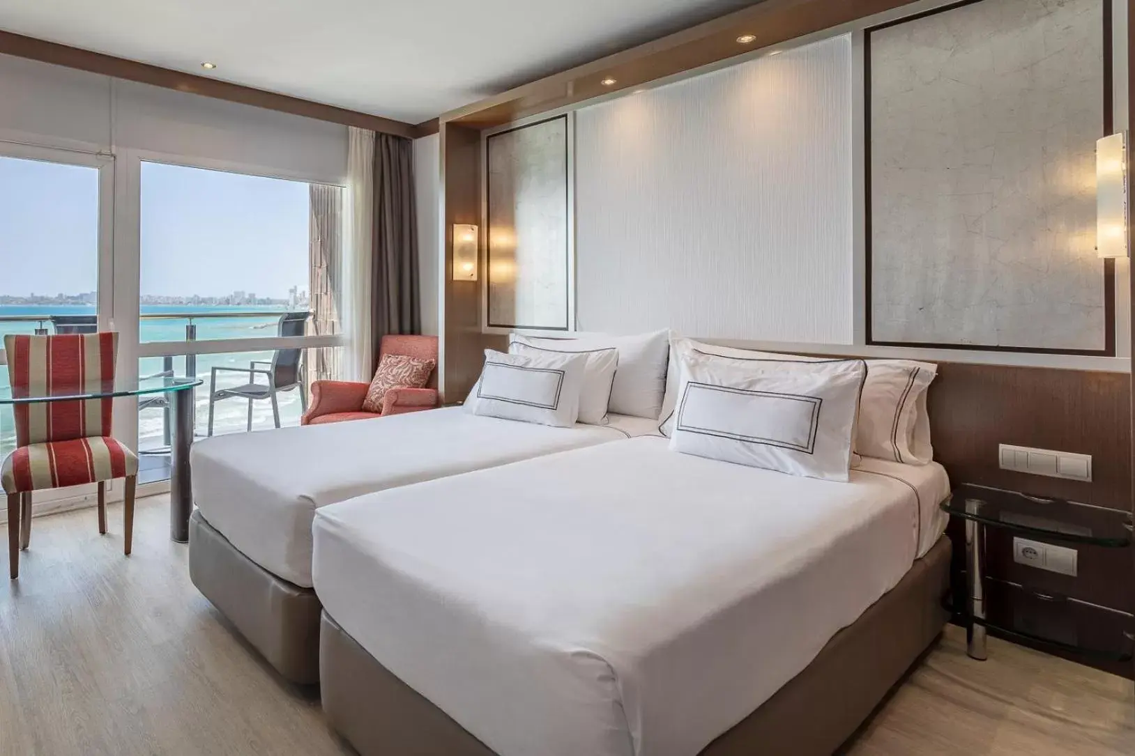 Bed in Melia Alicante