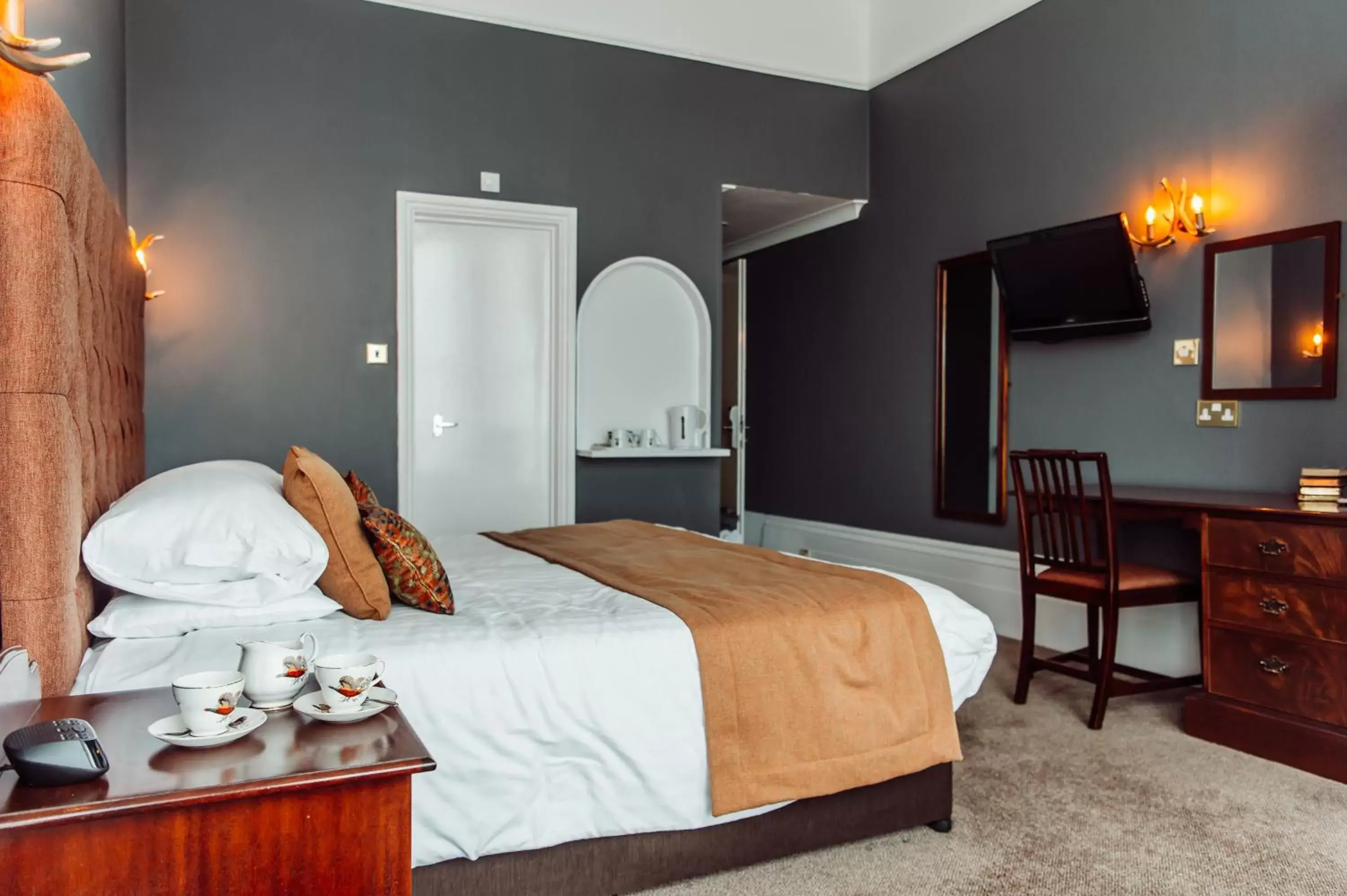 Bedroom, Bed in The Lansdowne Hotel, BW Signature Collection by Best Western