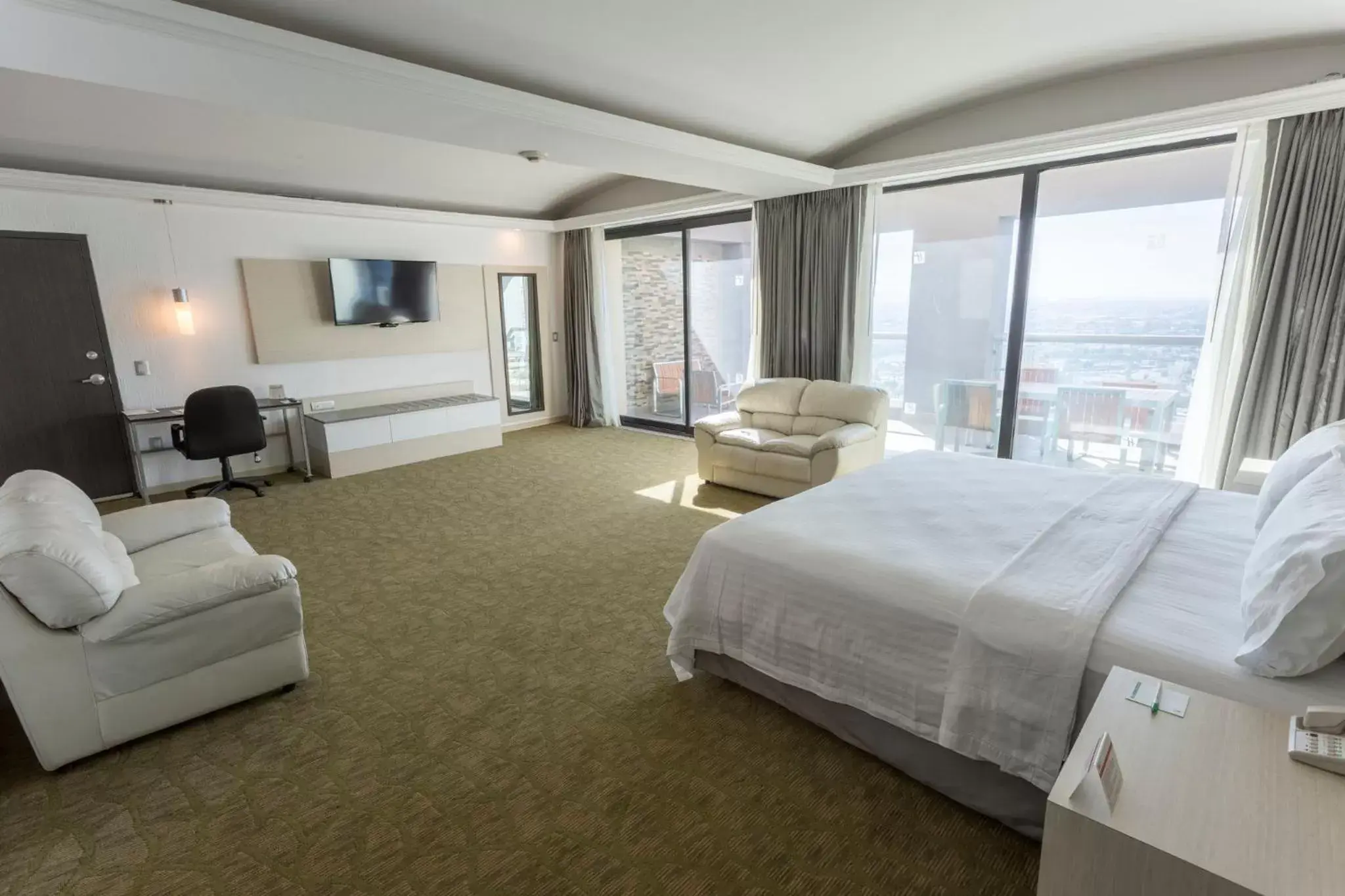Photo of the whole room in Holiday Inn Queretaro Zona Diamante, an IHG Hotel