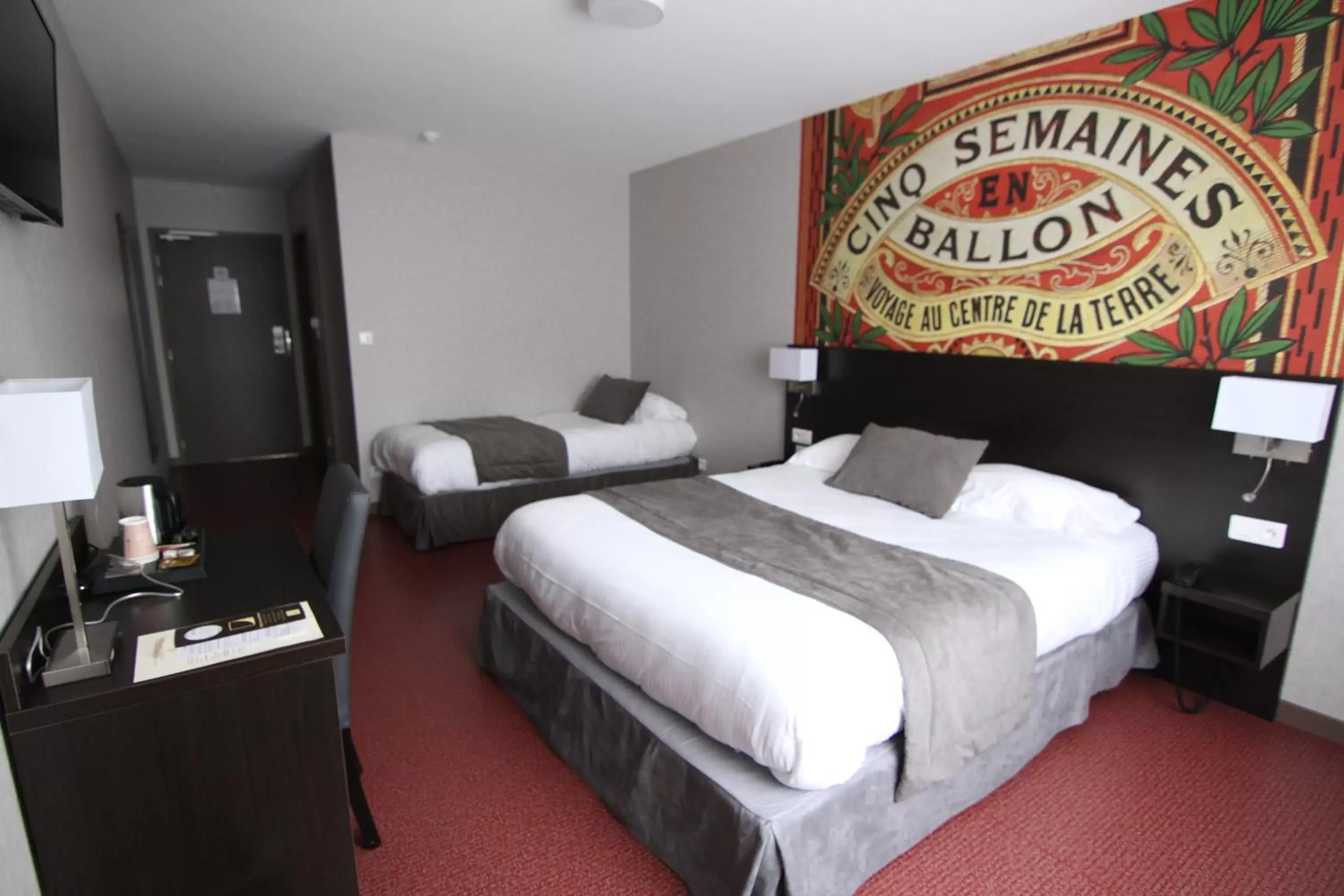 Photo of the whole room, Bed in Logis hôtel - La Chambre D'Amiens