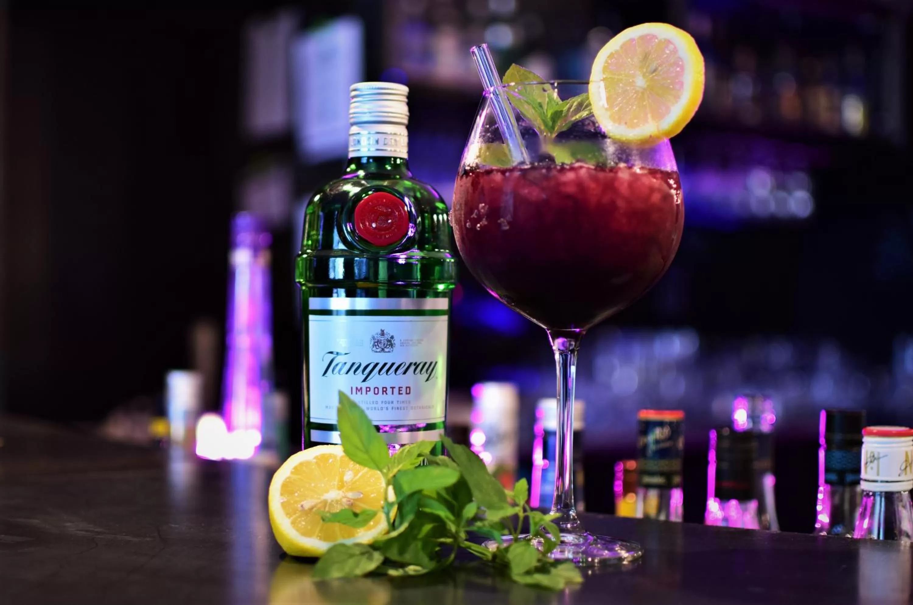 Lounge or bar in Holiday Inn Lübeck by IHG