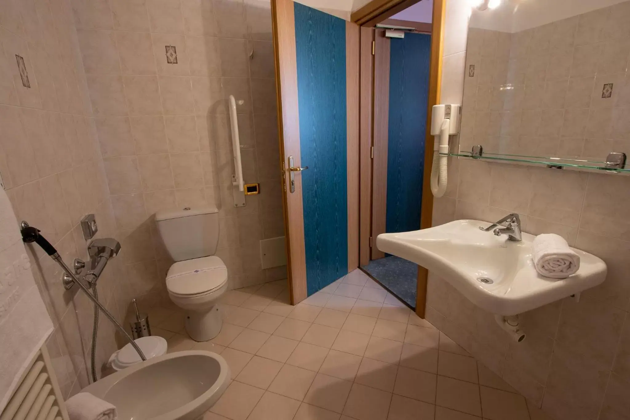 Bathroom in Hotel Santanton