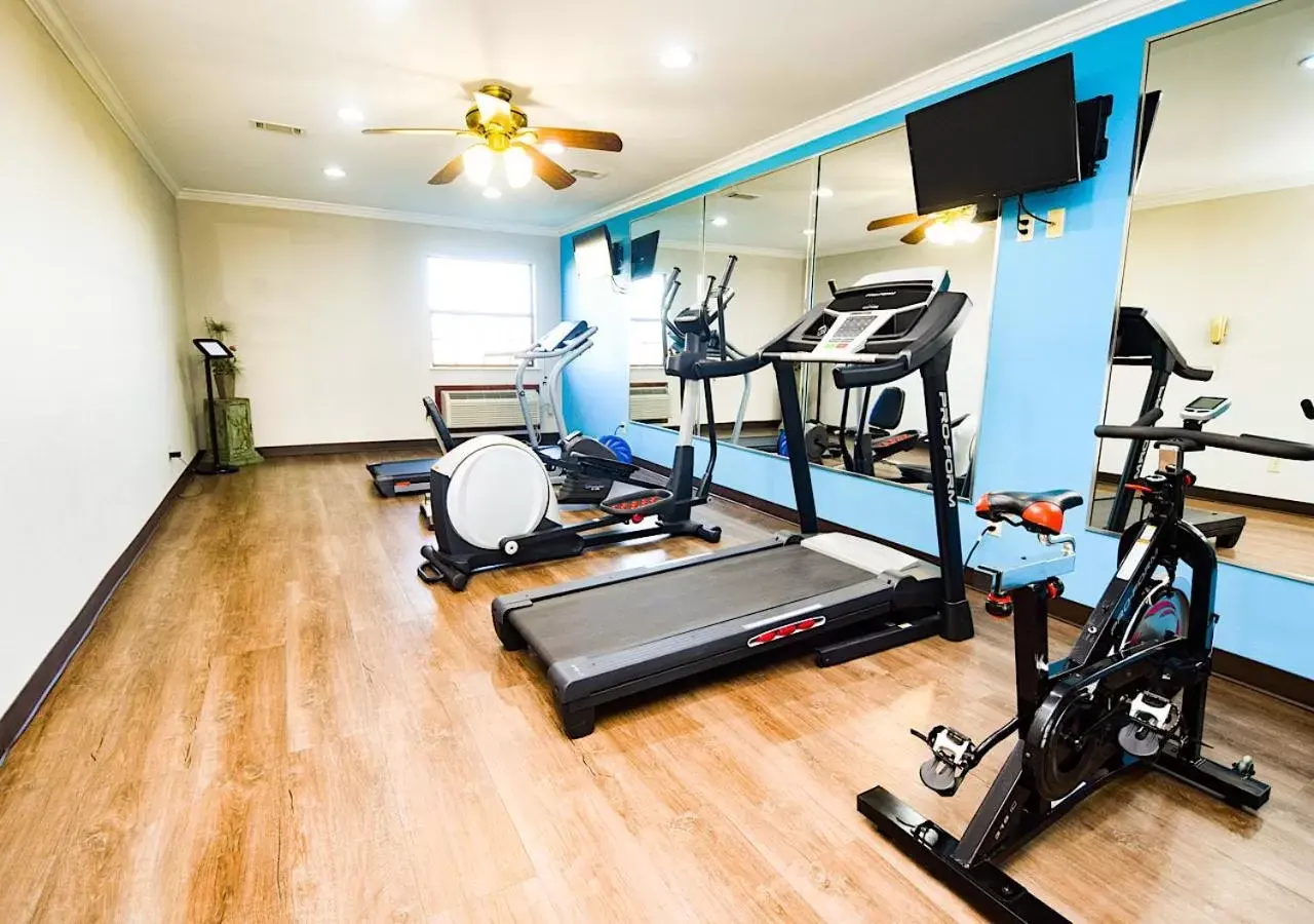 Fitness centre/facilities in Super 8 by Wyndham Searcy AR Fitness centre/facilities in Super 8 by Wyndham Searcy AR
