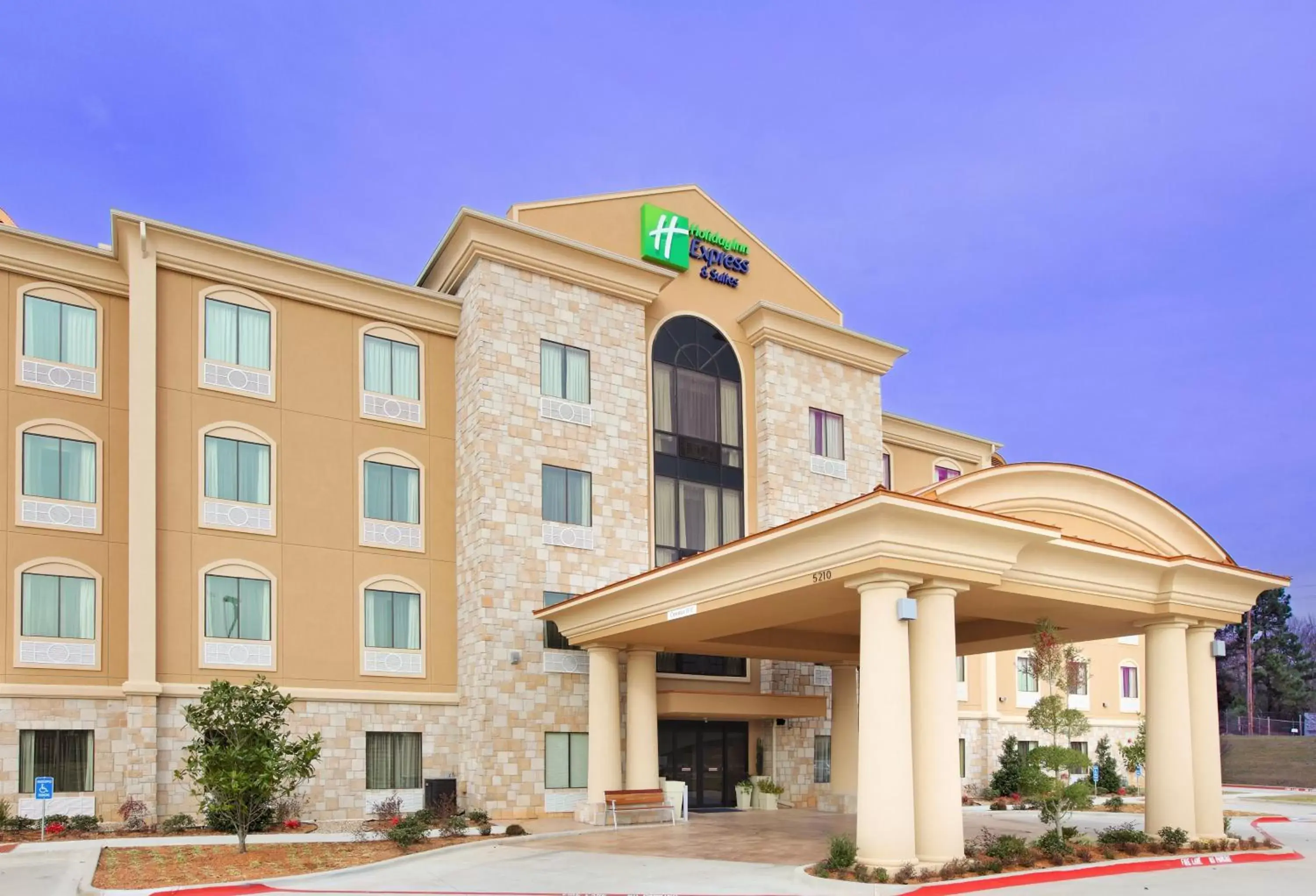 Property Building in Holiday Inn Express Hotel & Suites Texarkana East, an IHG Hotel
