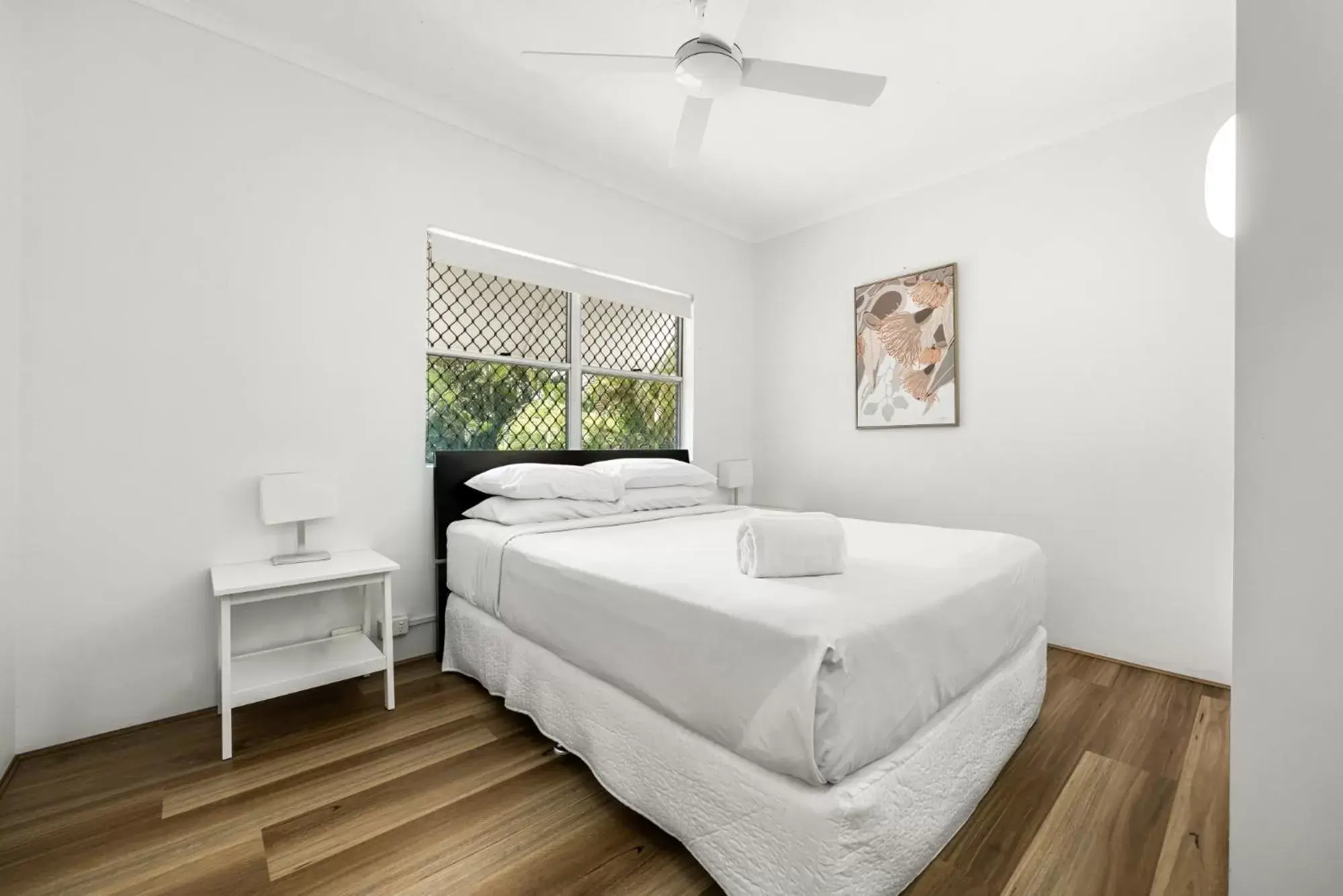 Bedroom, Bed in Central Motel Mooloolaba and Apartments