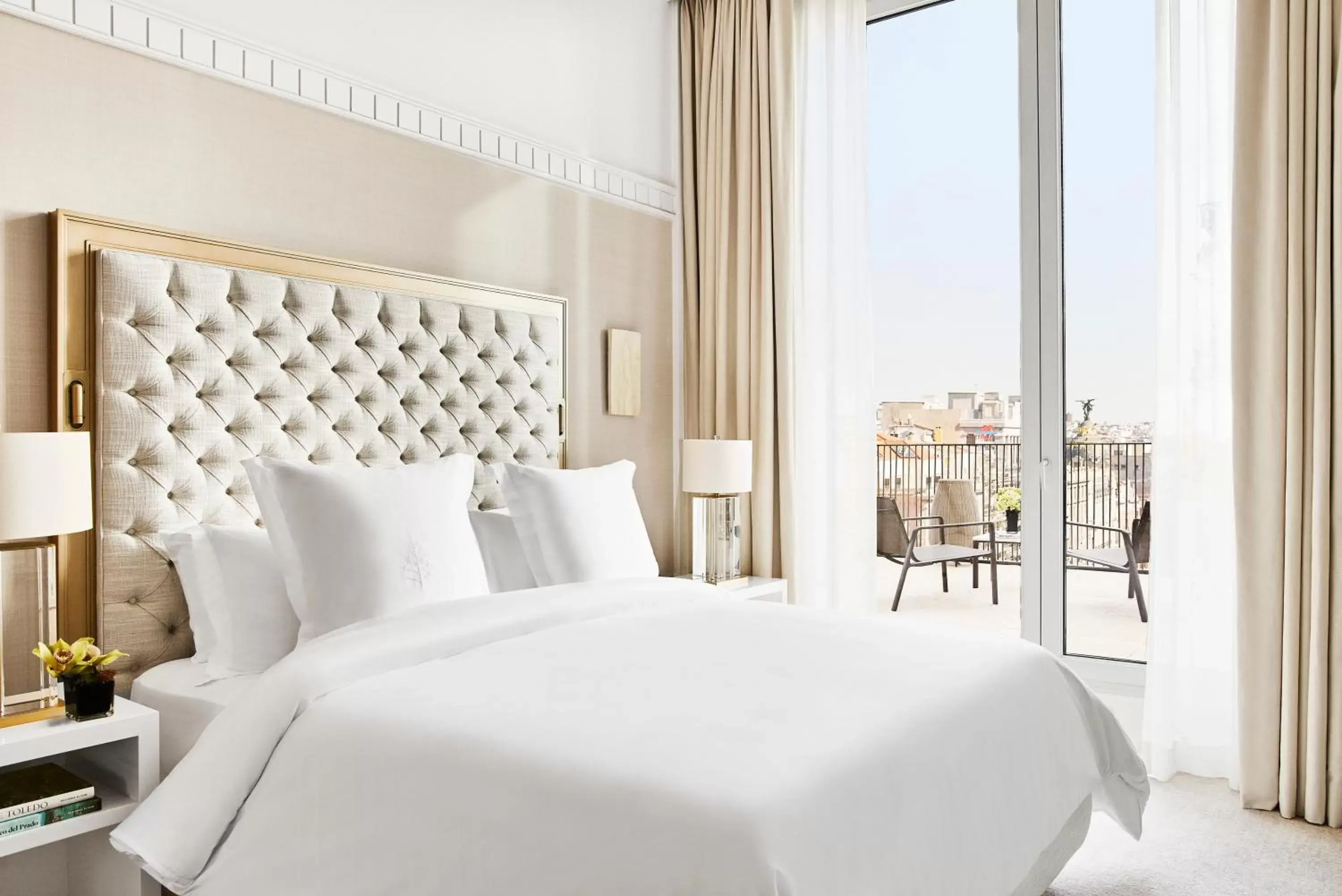 Bedroom in Four Seasons Hotel Madrid
