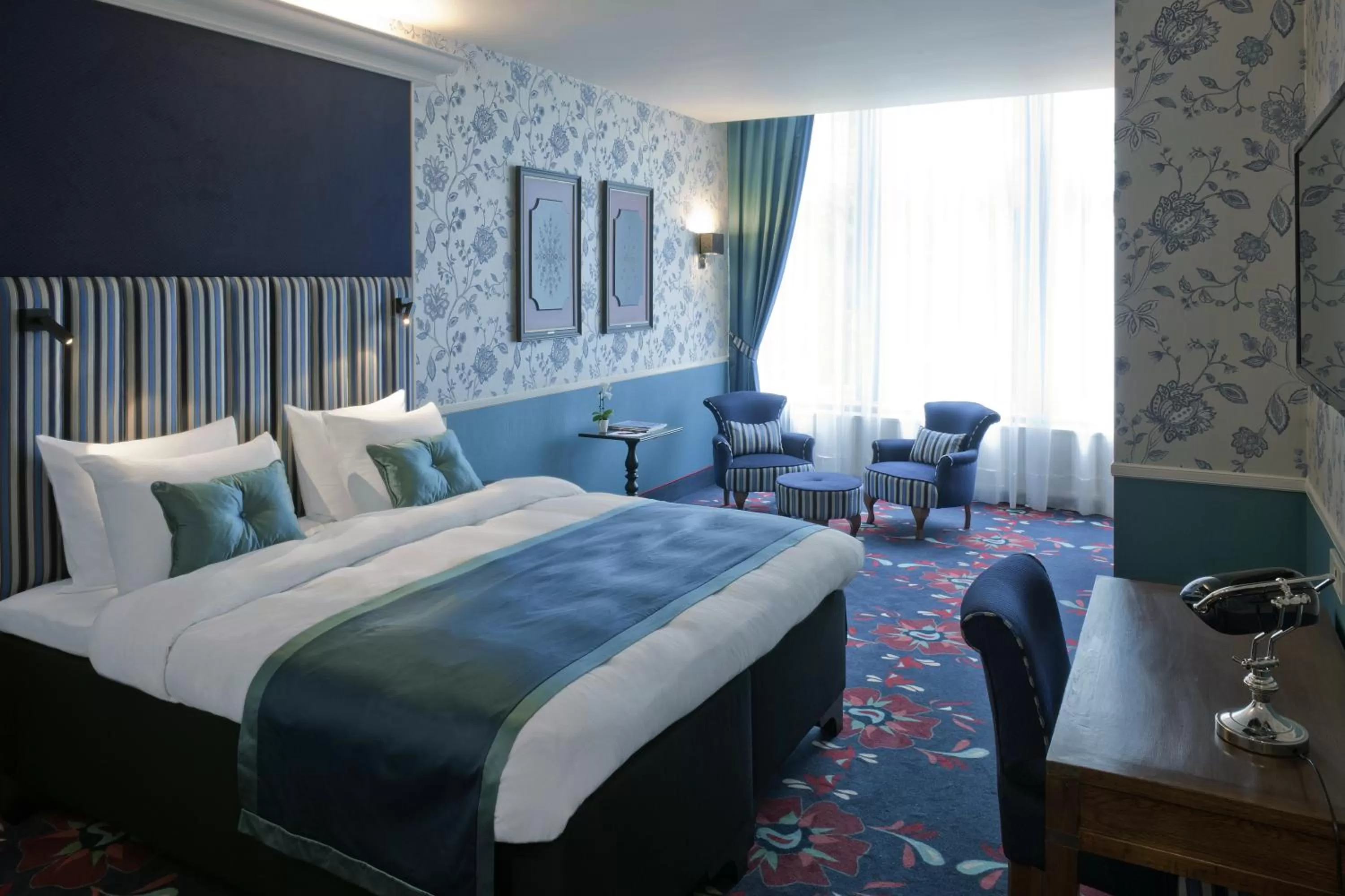 Bedroom, Bed in Carlton Ambassador