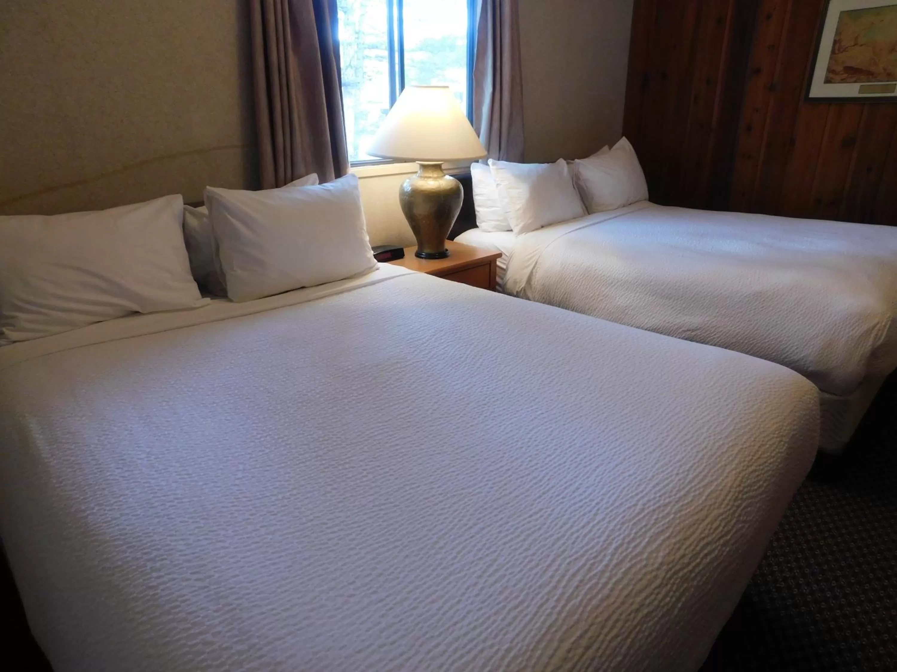 Bedroom, Bed in Douglas Fir Resort & Chalets