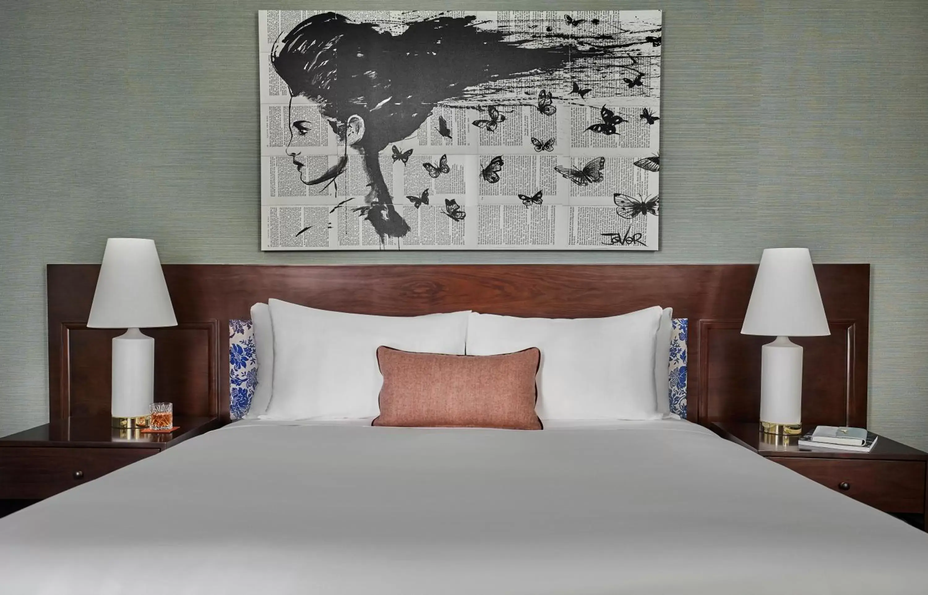 Bed in Hotel Emblem San Francisco, a Viceroy Urban Retreat