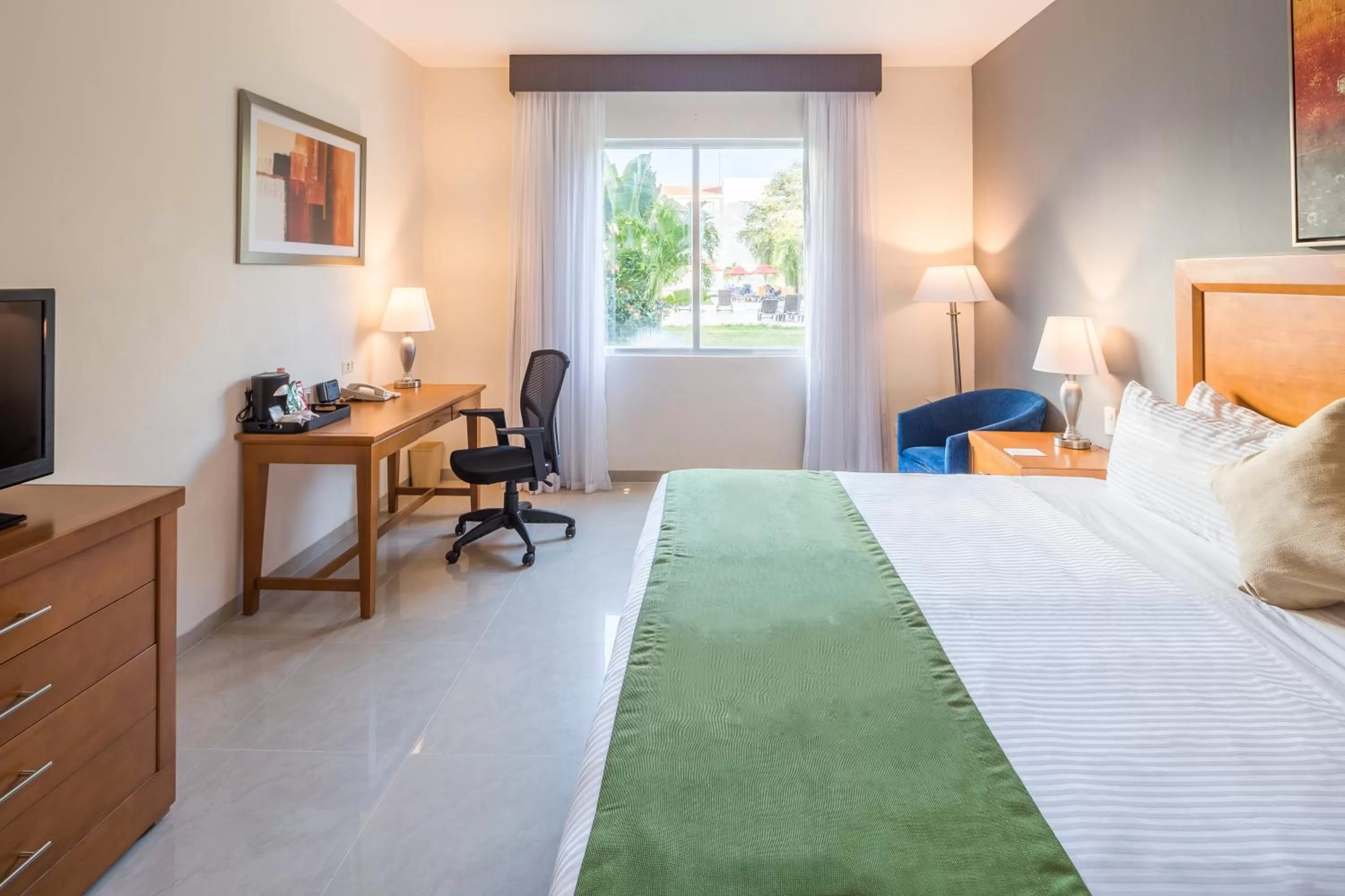 Photo of the whole room, Bed in Wyndham Garden Playa del Carmen