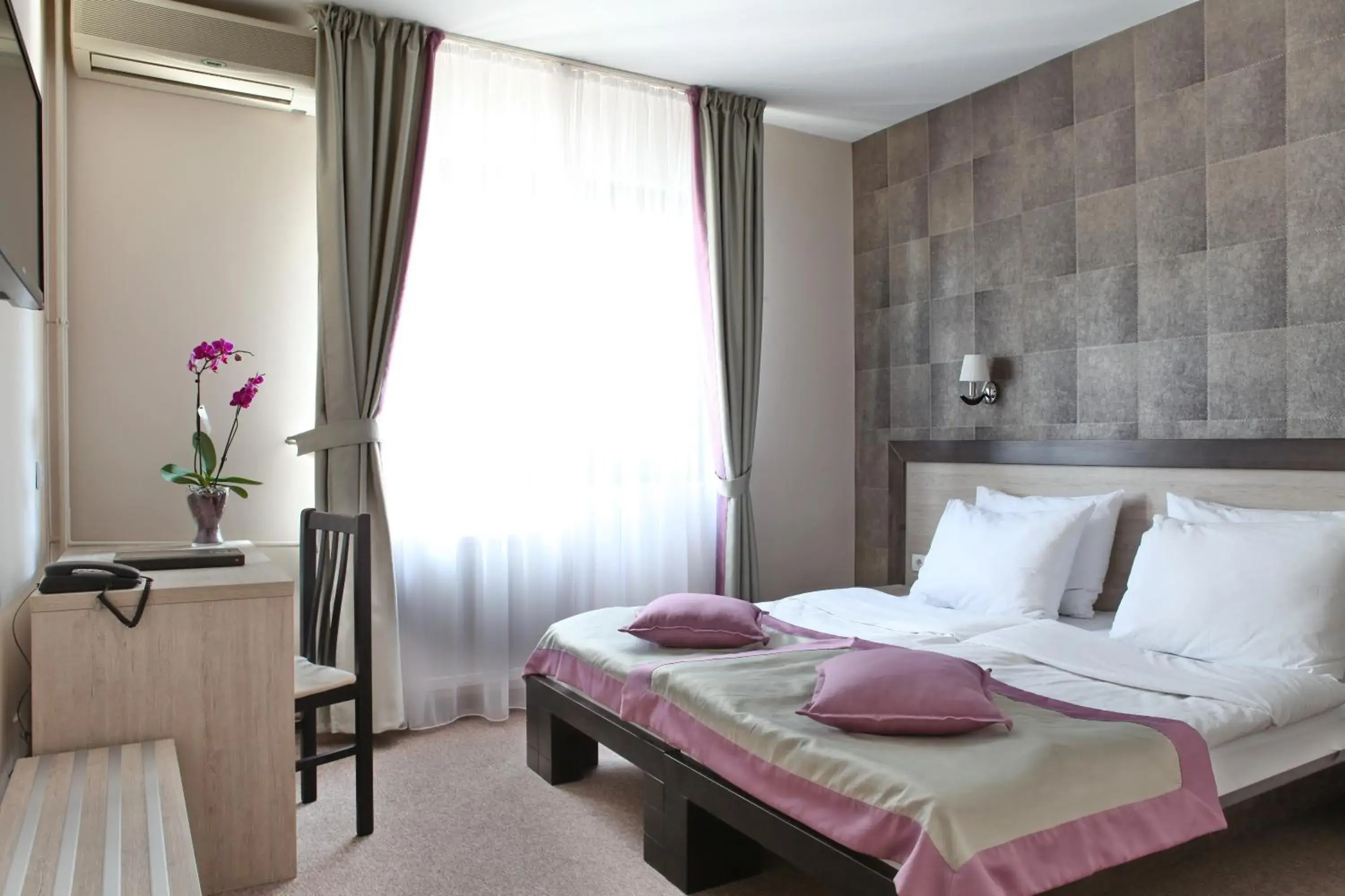Bed, Room Photo in Garni Hotel Vozarev