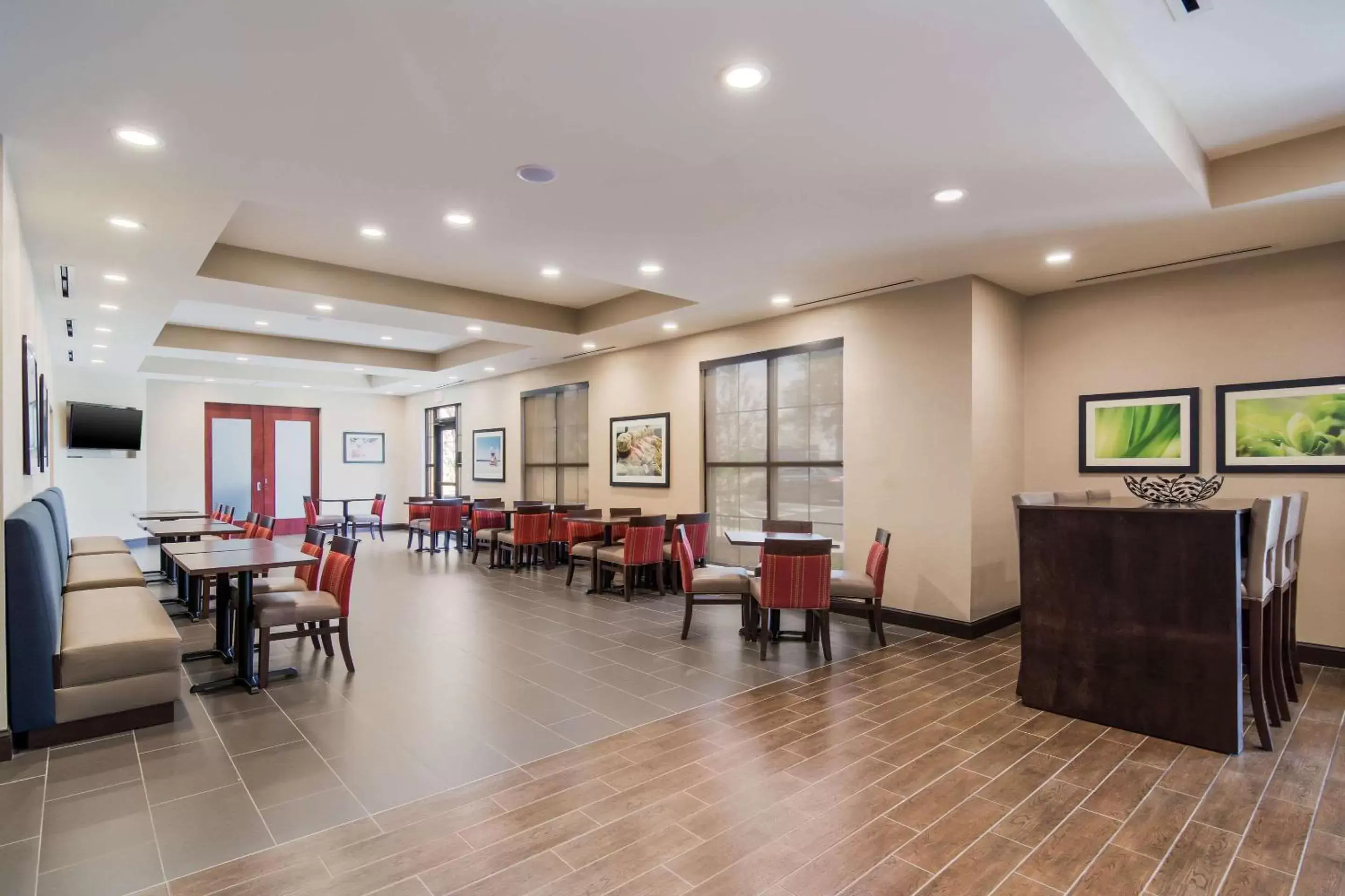 Restaurant/Places to Eat in Comfort Inn & Suites