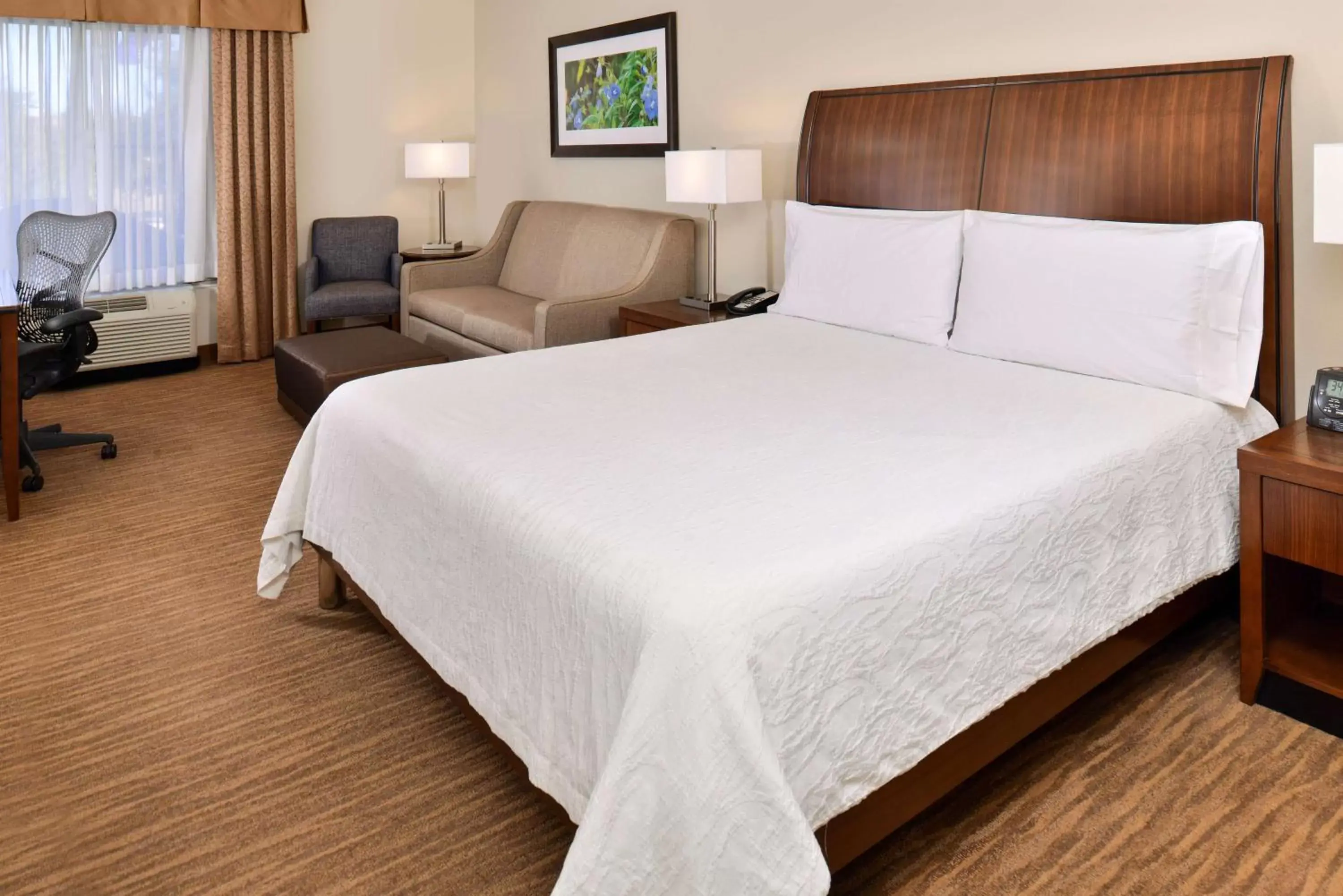 Bed in Hilton Garden Inn Addison