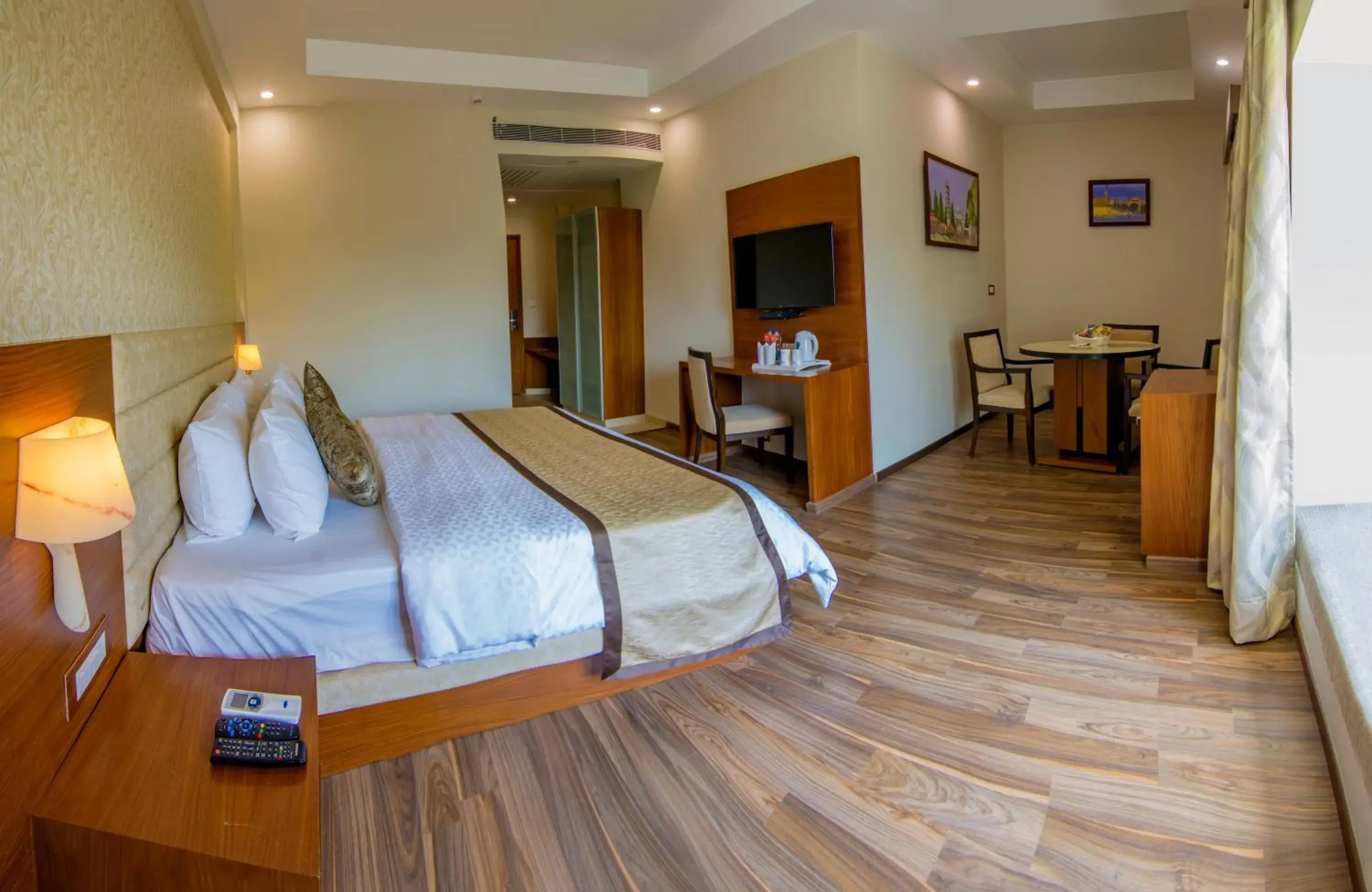 TV and multimedia, Bed in The India Benares TV and multimedia, Bed in The India Benares