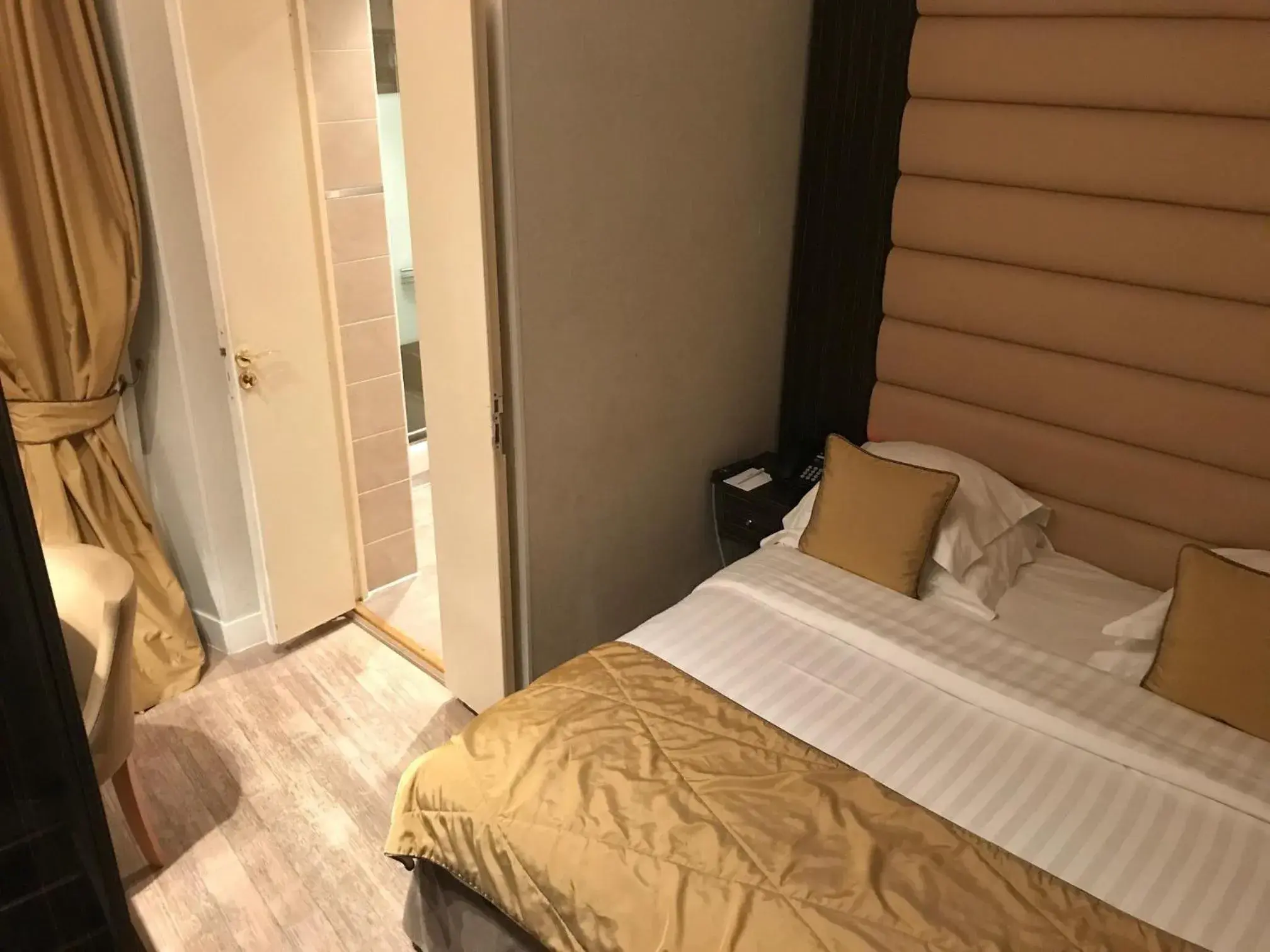 Bed in Hotel Boronali