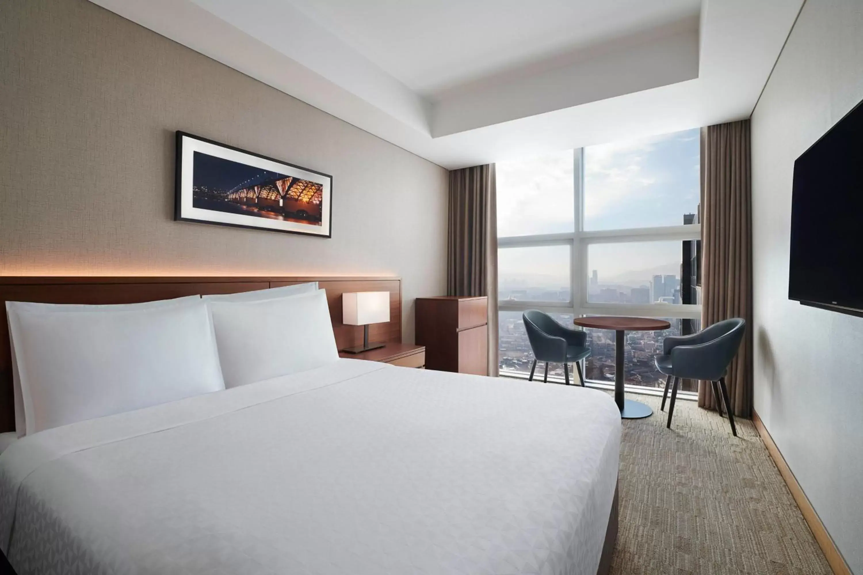 Photo of the whole room, Bed in Four Points by Sheraton Josun, Seoul Station