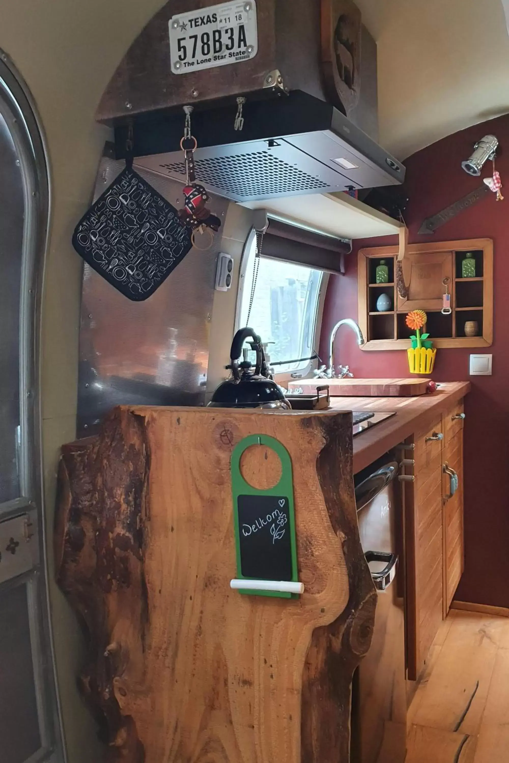 Kitchen or kitchenette in AirstreamNB
