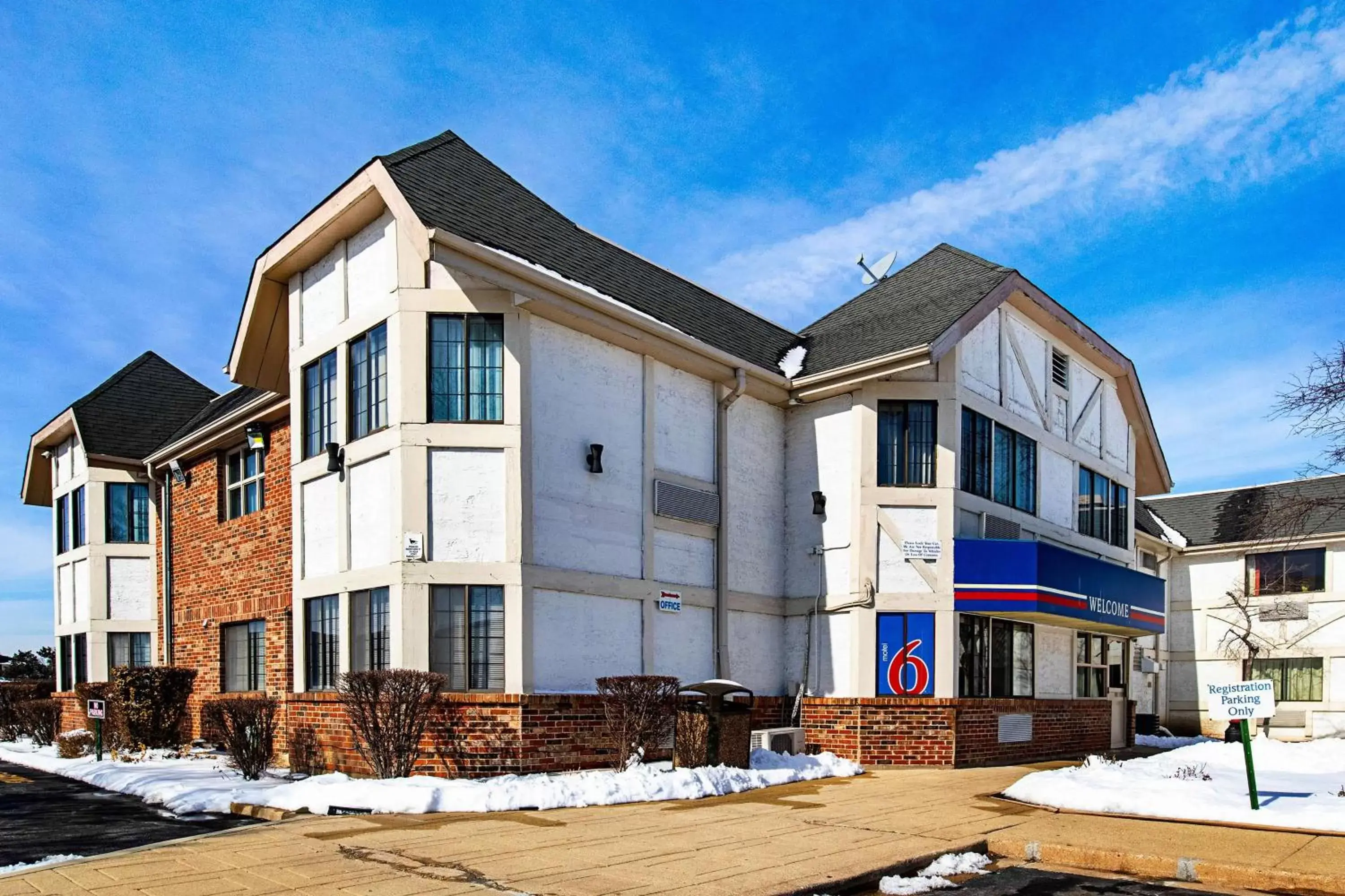 Property building, Winter in Motel 6-Palatine, IL - Chicago Northwest