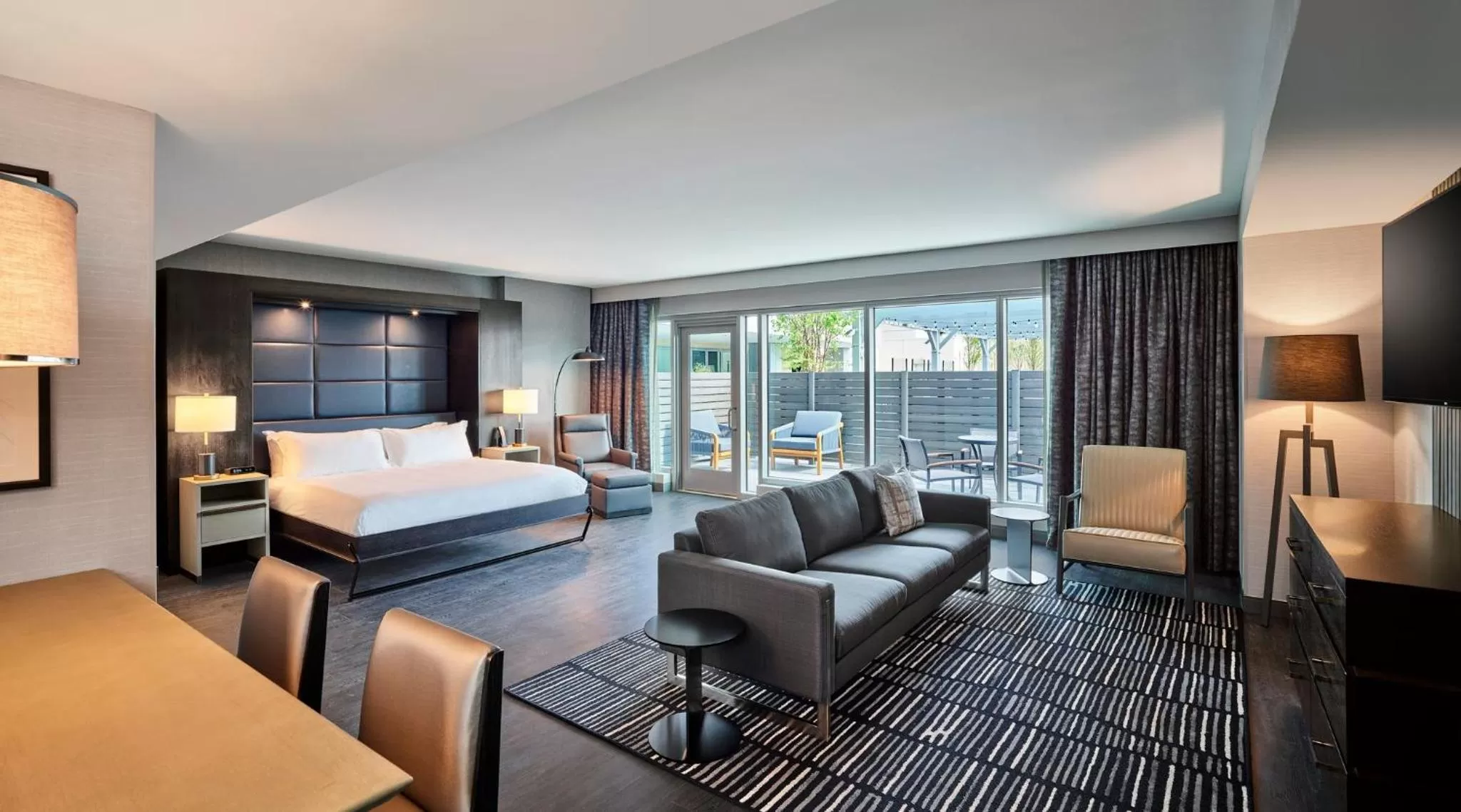 Photo of the whole room, Bed in Loews Kansas City