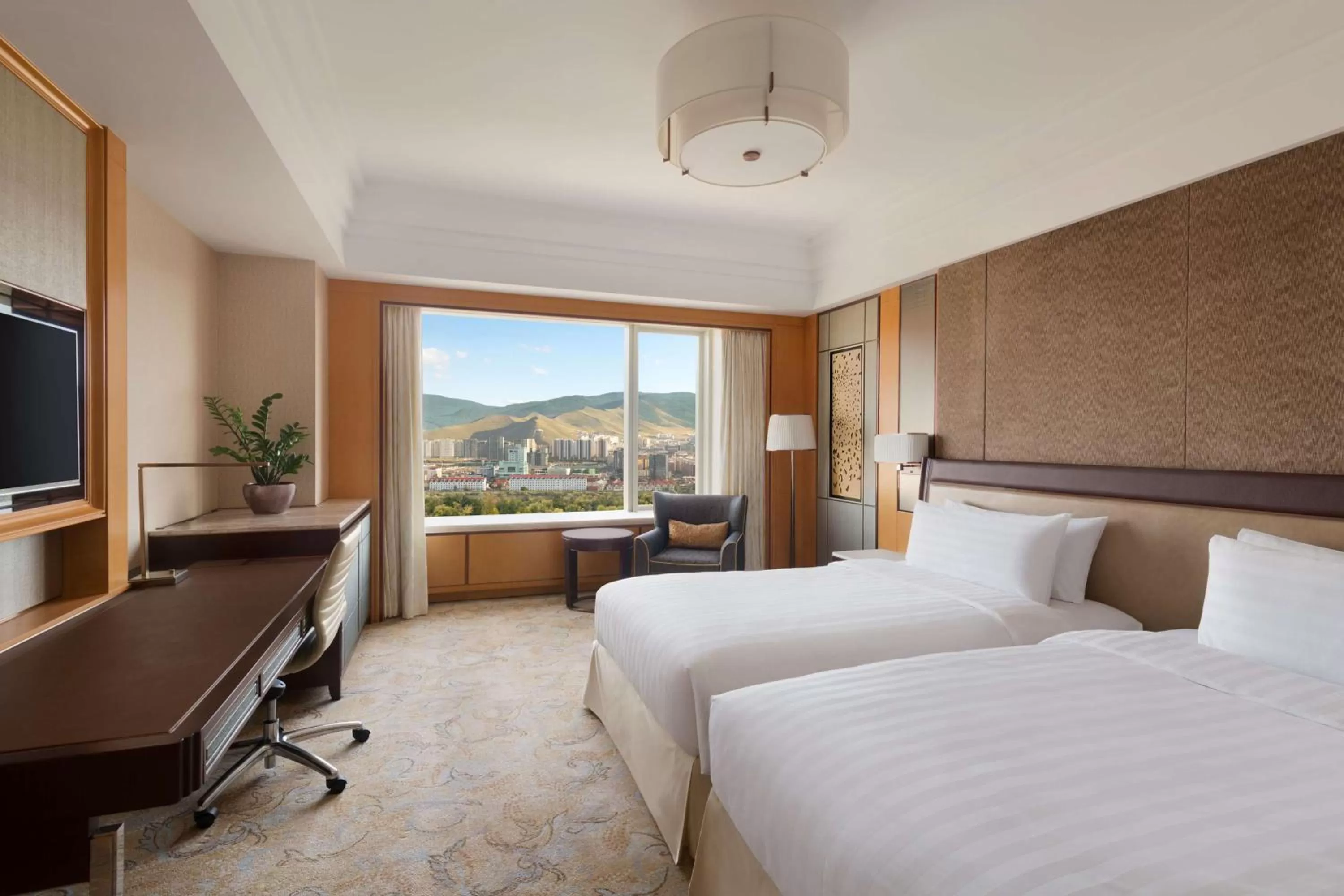 Photo of the whole room, Bed in Shangri-La Ulaanbaatar