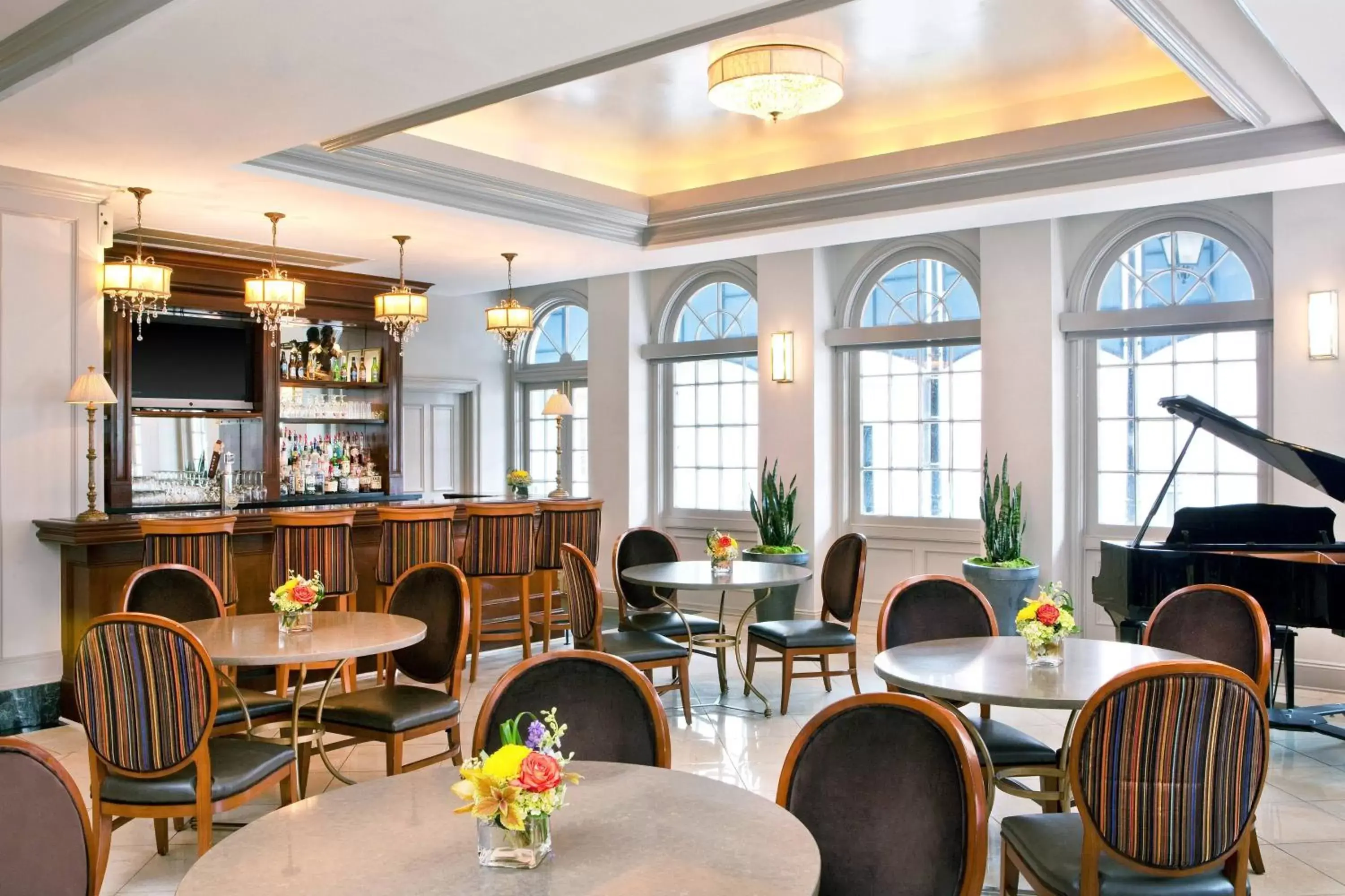 Lounge or bar, Restaurant/Places to Eat in Four Points by Sheraton French Quarter