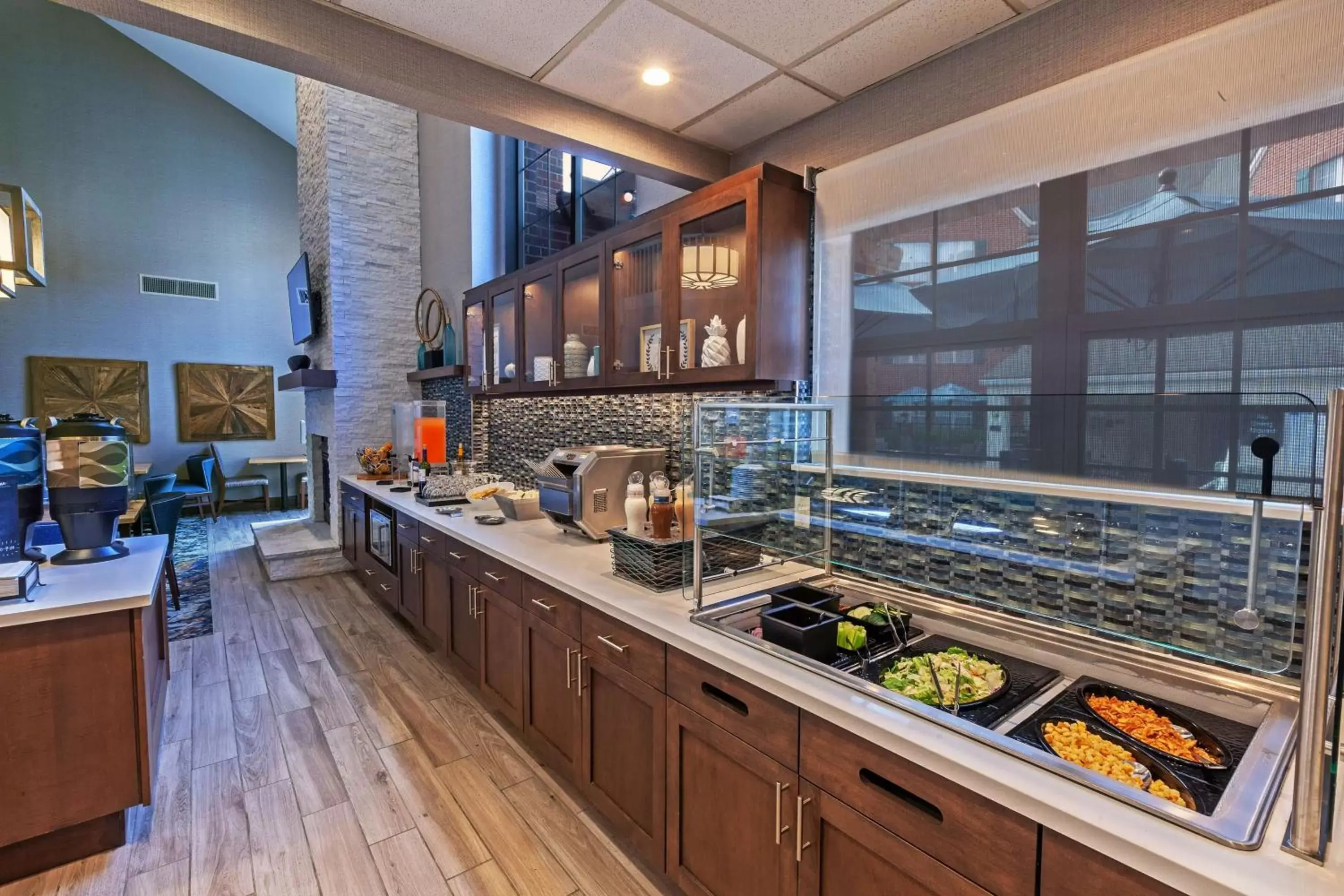 Breakfast, Kitchen/Kitchenette in Homewood Suites by Hilton Greensboro