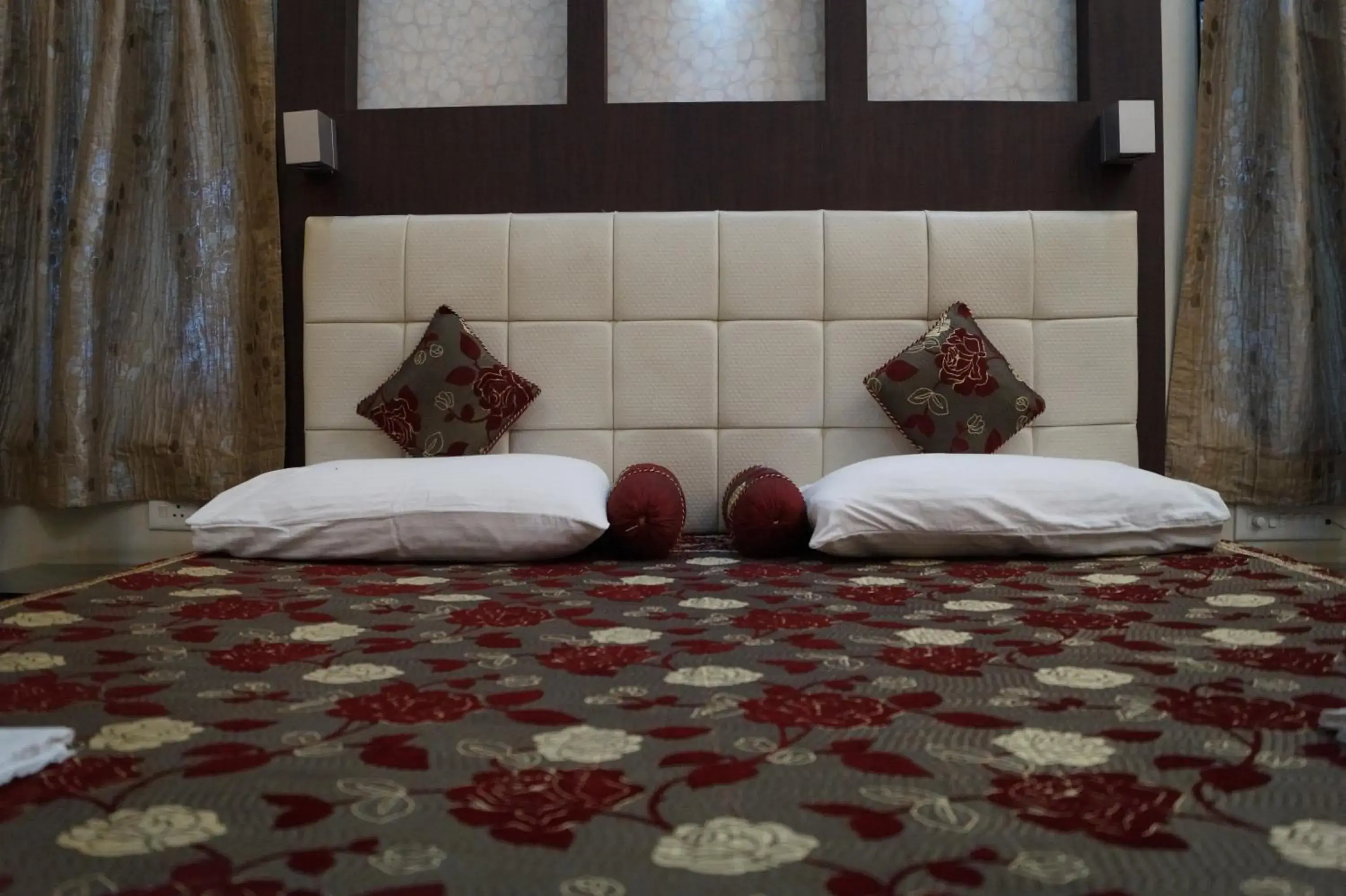 Bed in Hotel Alka