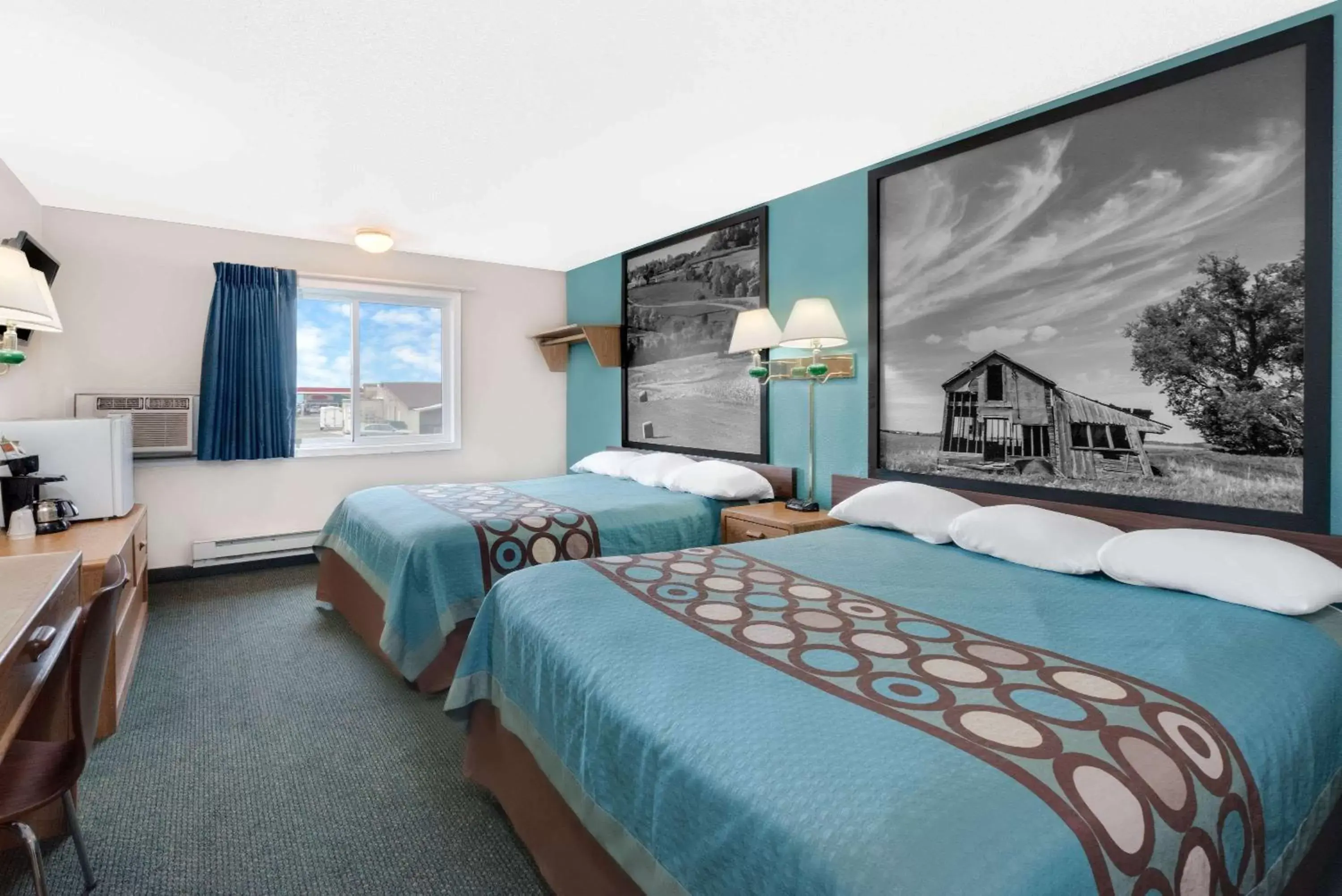 Photo of the whole room, Bed in Super 8 by Wyndham Huron