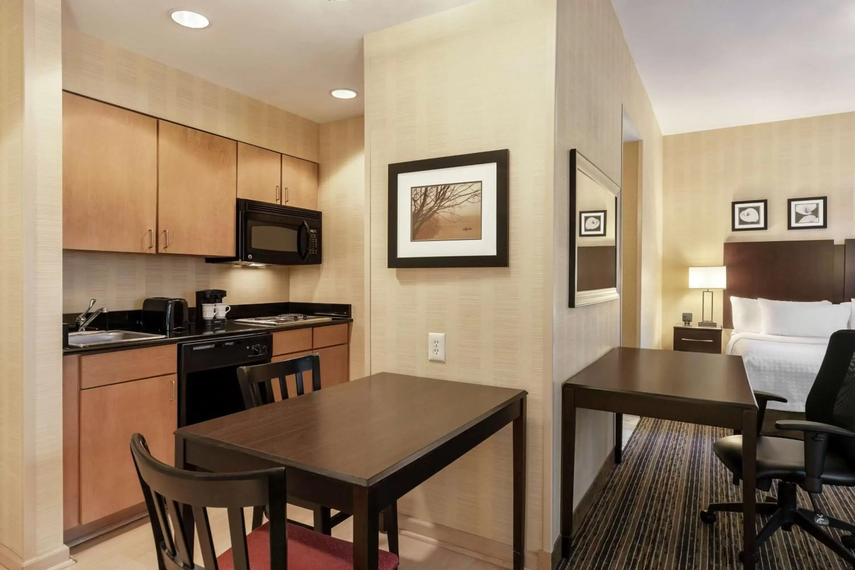 Bedroom, Kitchen/Kitchenette in Homewood Suites by Hilton Newtown - Langhorne, PA