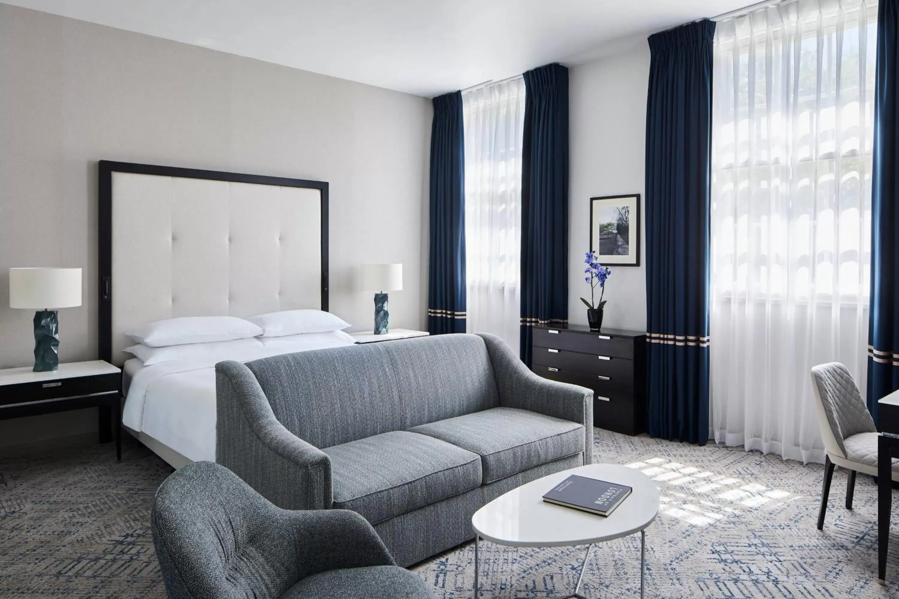 Bedroom, Seating Area in London Marriott Hotel Grosvenor Square