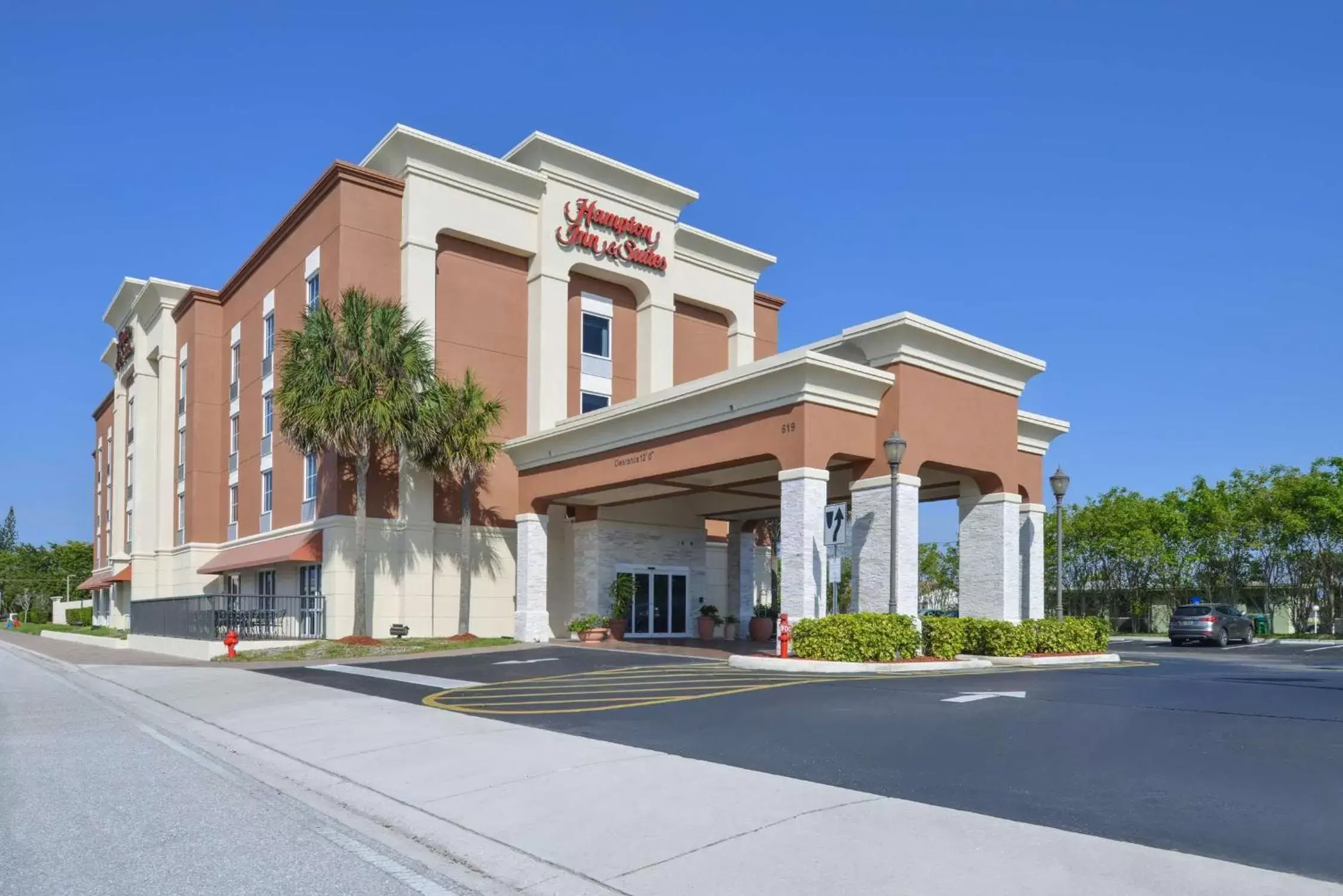 Property Building in Hampton Inn & Suites Cape Coral / Fort Myers