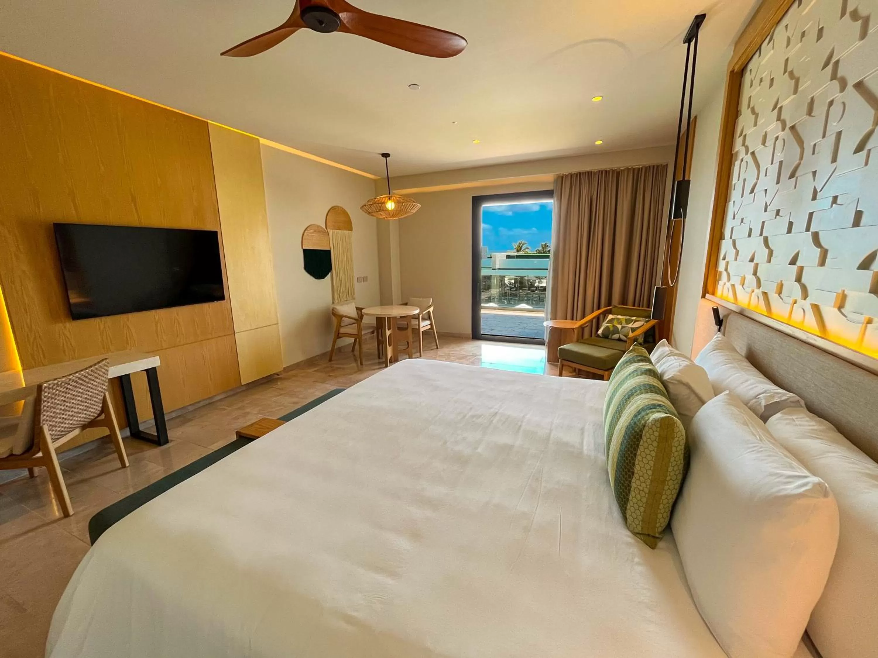 Photo of the whole room, Bed in Haven Riviera Cancun - All Inclusive - Adults Only