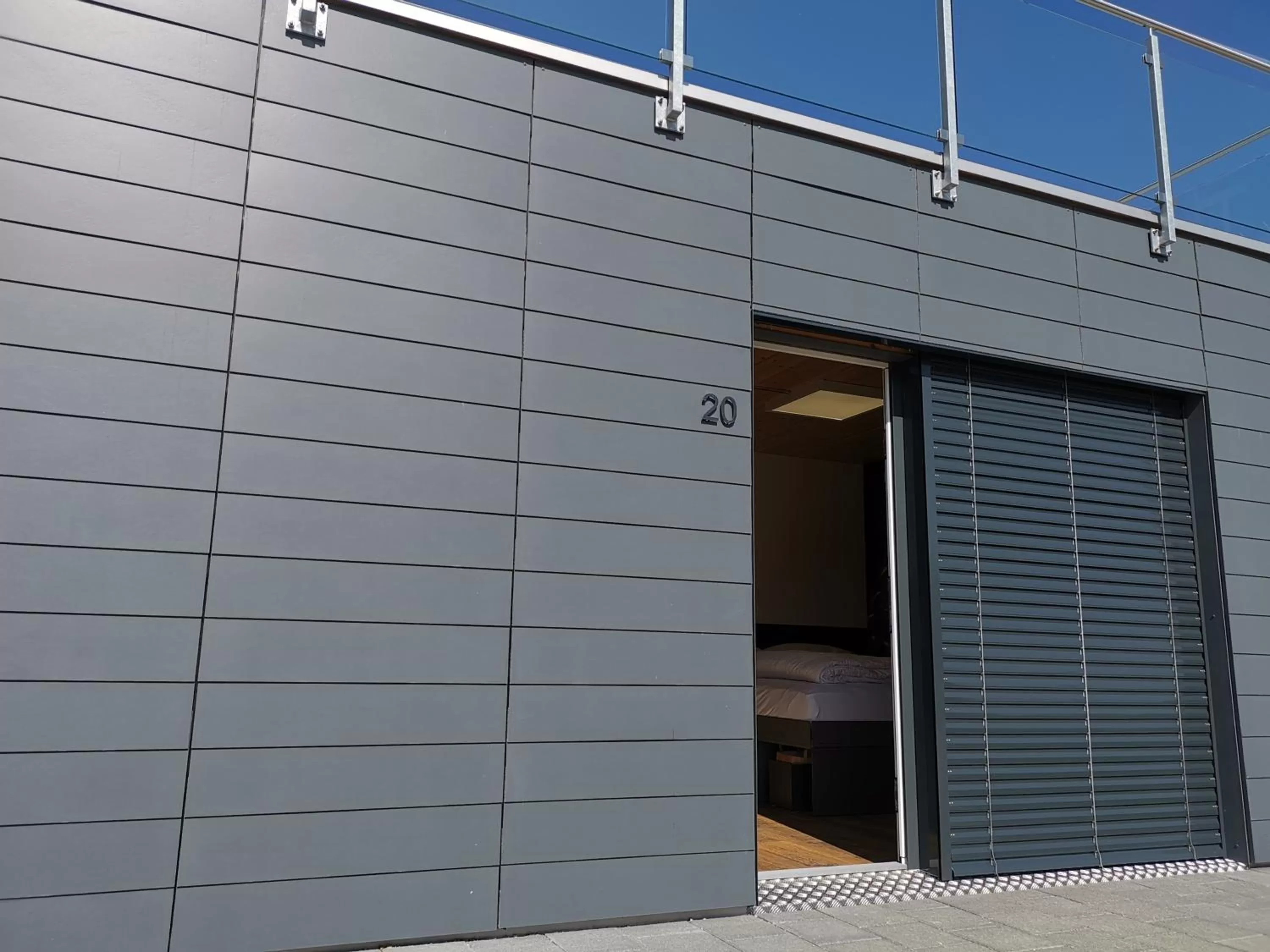 Property building in Boutique Hotel BS16 before Bern City Parking gratis