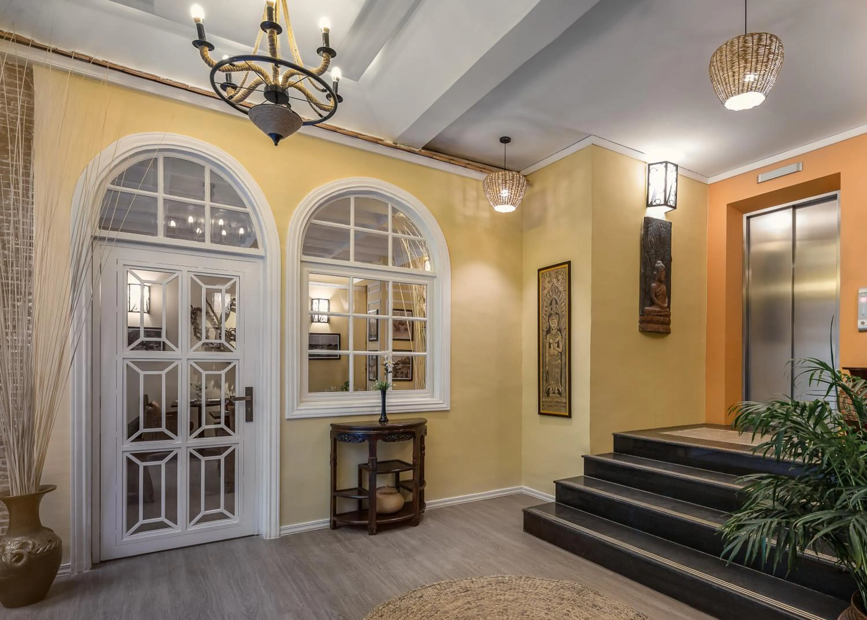 Restaurant/places to eat in Botum Palace Hotel