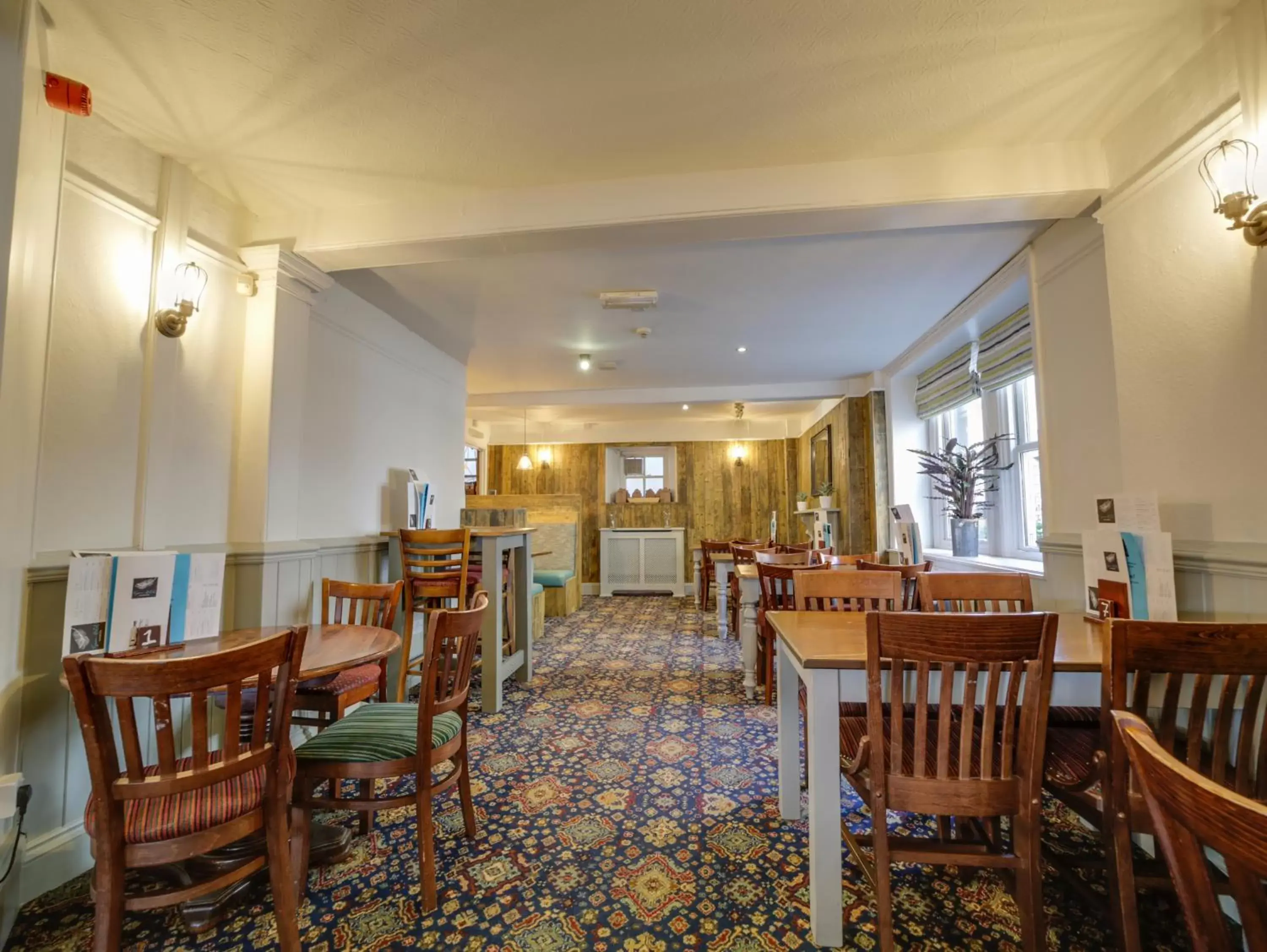Lounge or bar, Restaurant/Places to Eat in The Swan Hotel