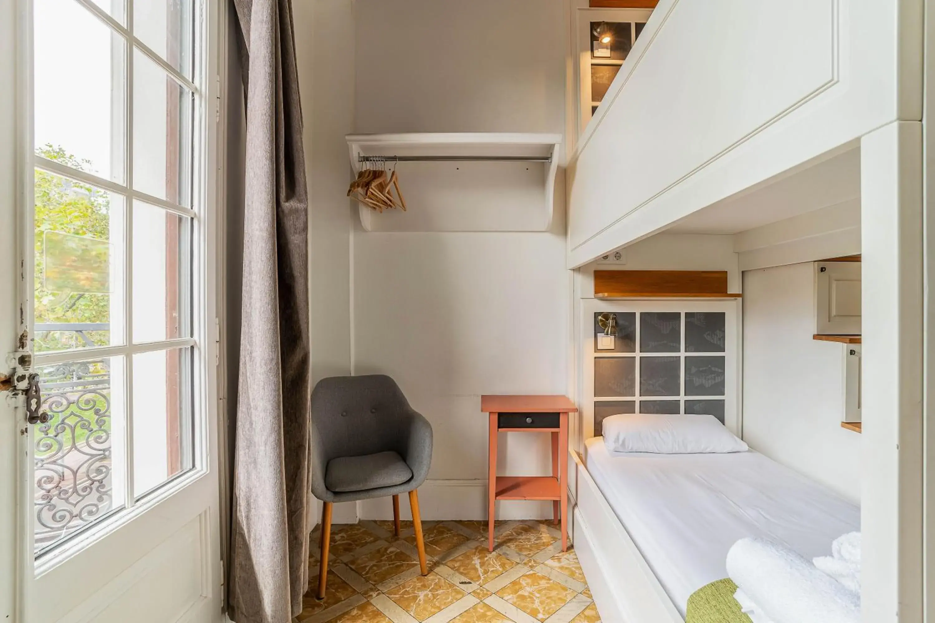 bunk bed, Seating Area in Casa Gracia Barcelona Hostel