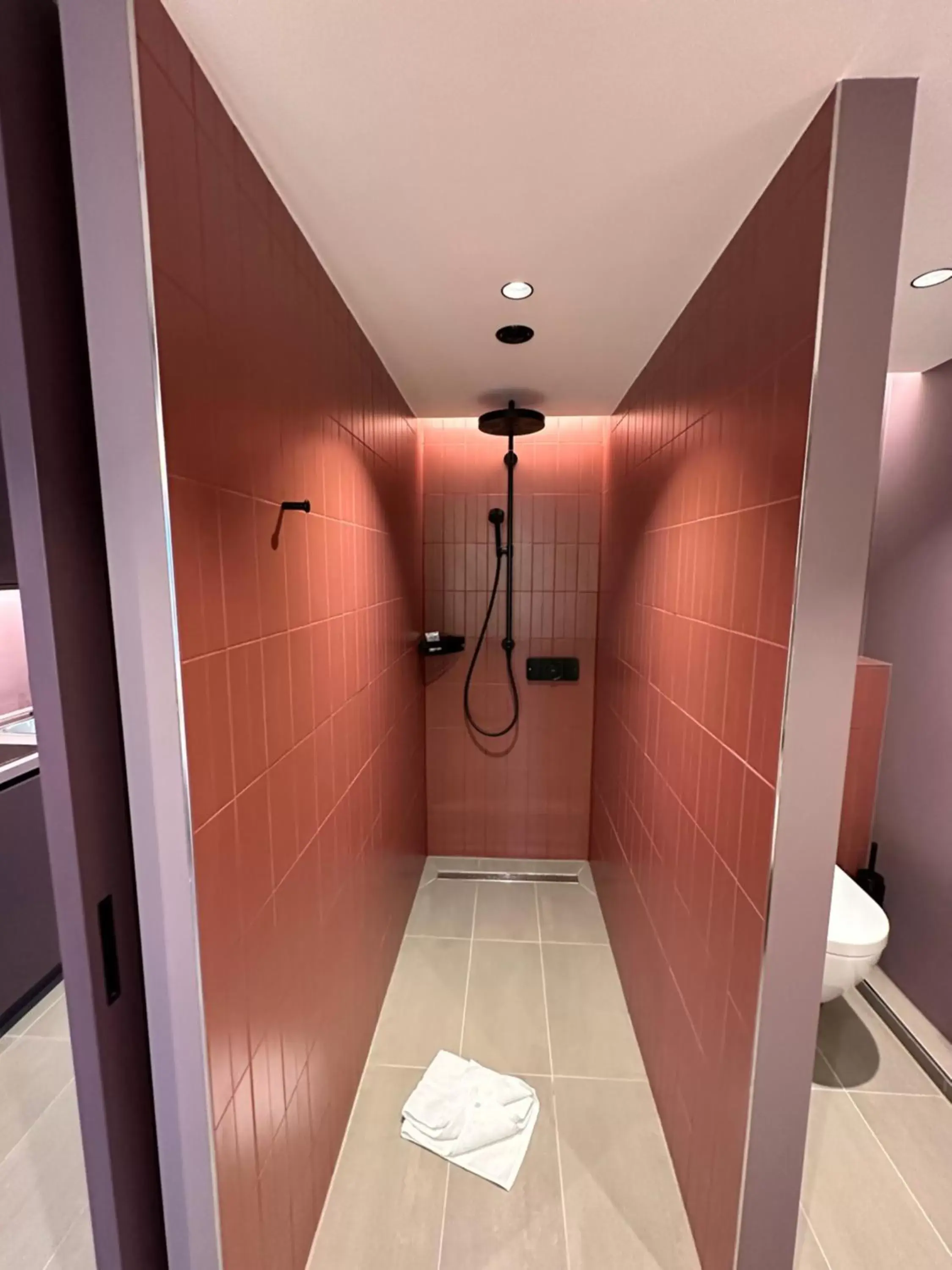 Shower in Apartment-Hotel Hamburg Mitte
