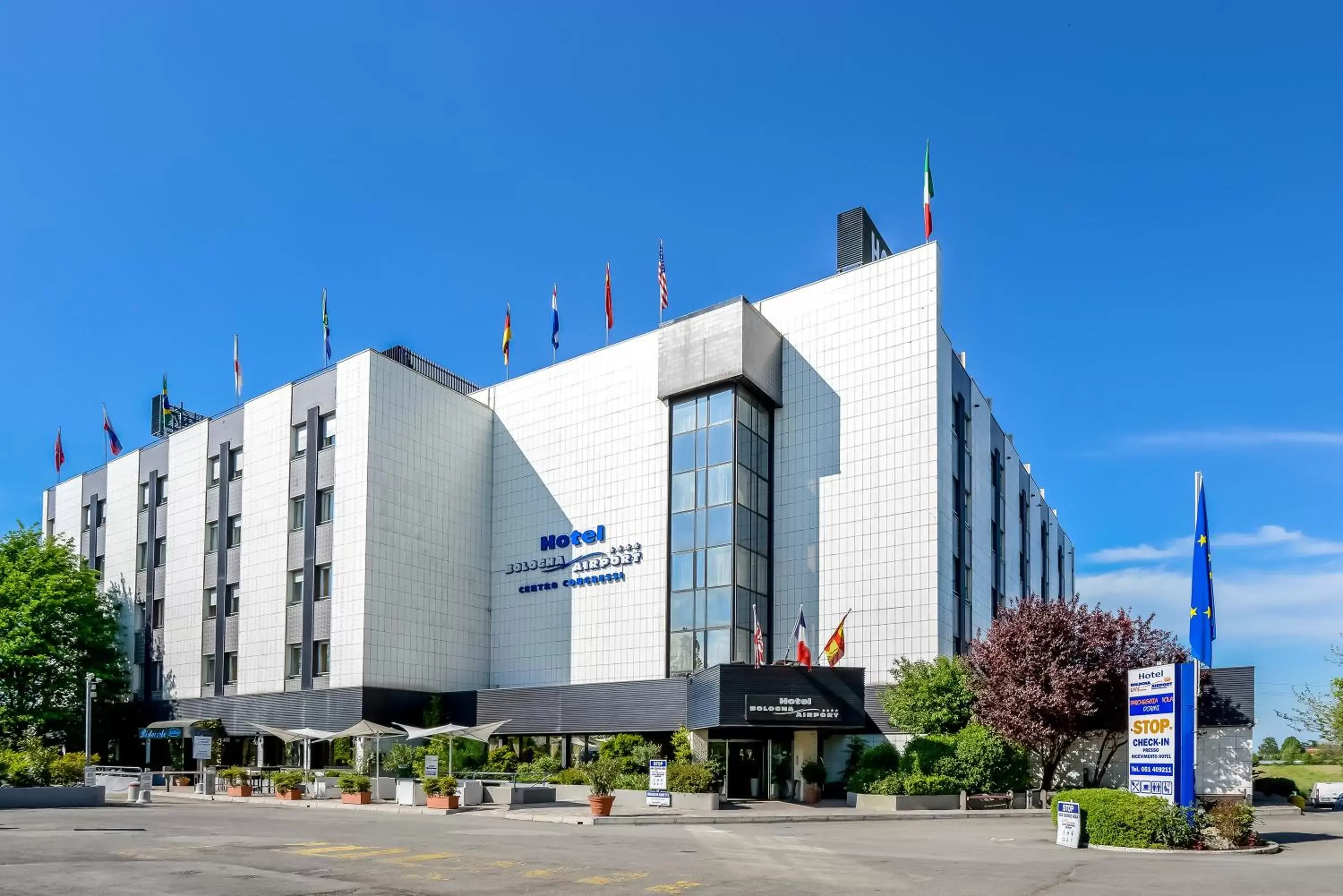 Facade/entrance, Property Building in Hotel Bologna Airport