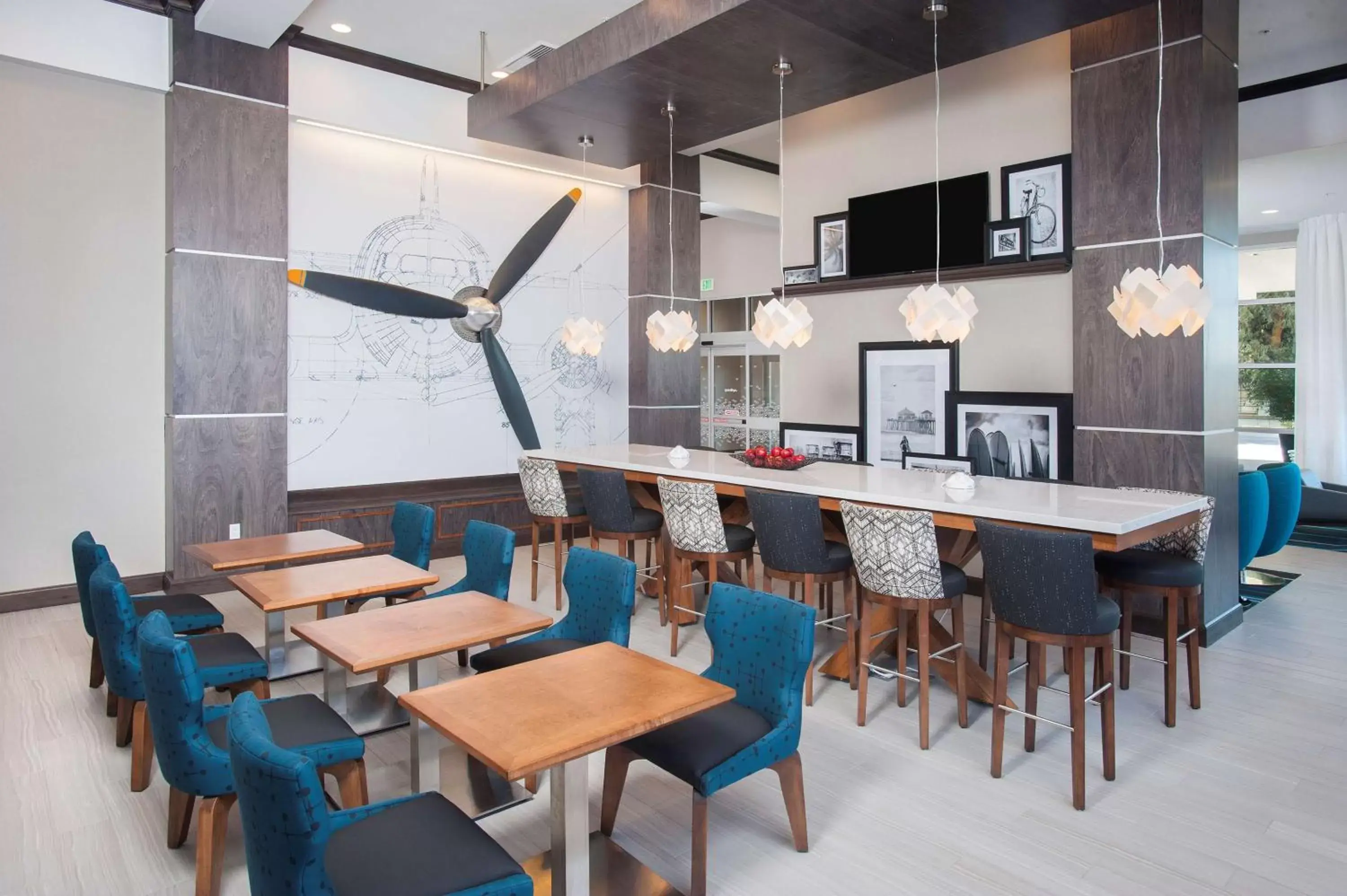 Lobby or reception, Restaurant/Places to Eat in Hampton Inn & Suites LAX El Segundo