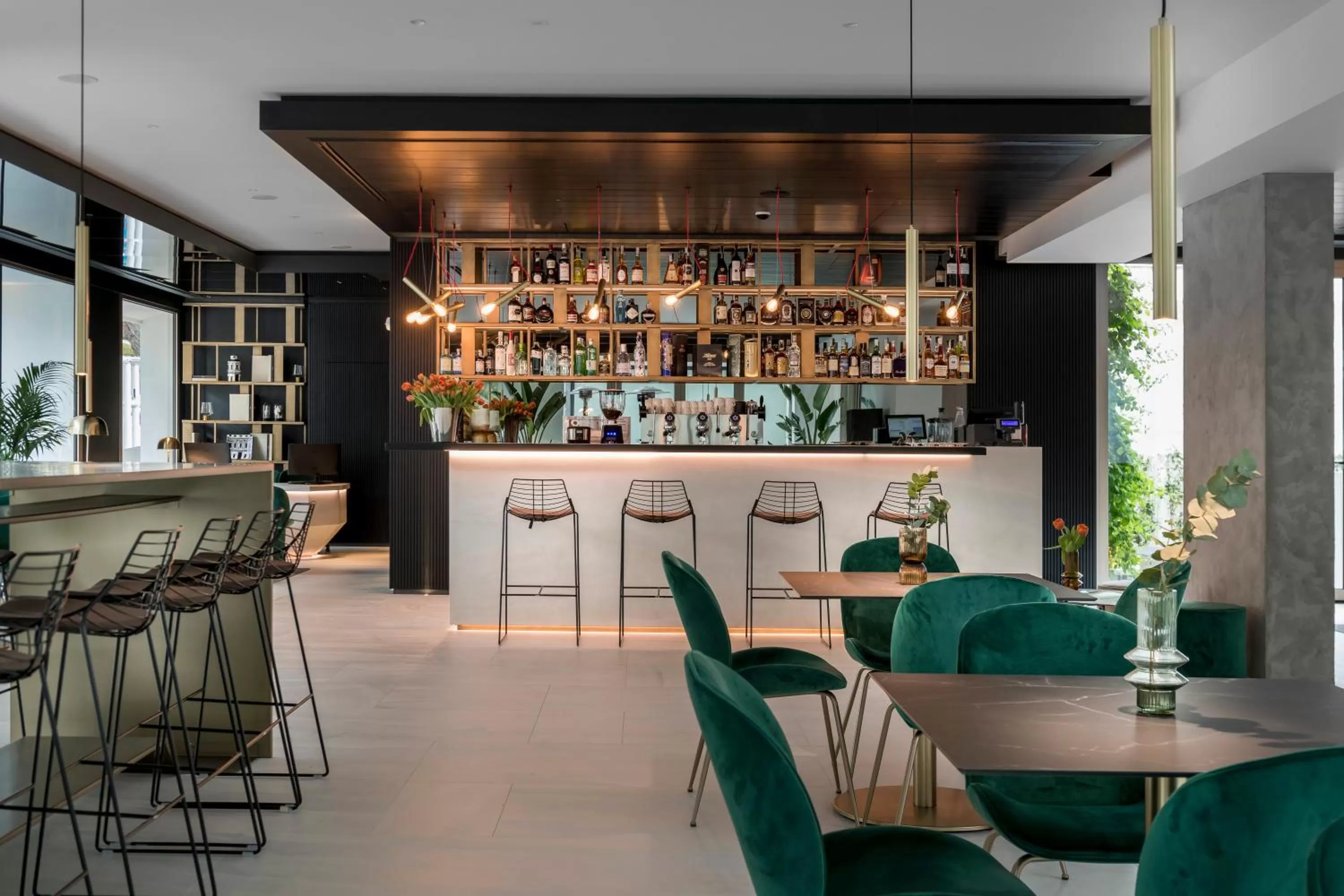 Restaurant/places to eat in We Me Suite Hotel