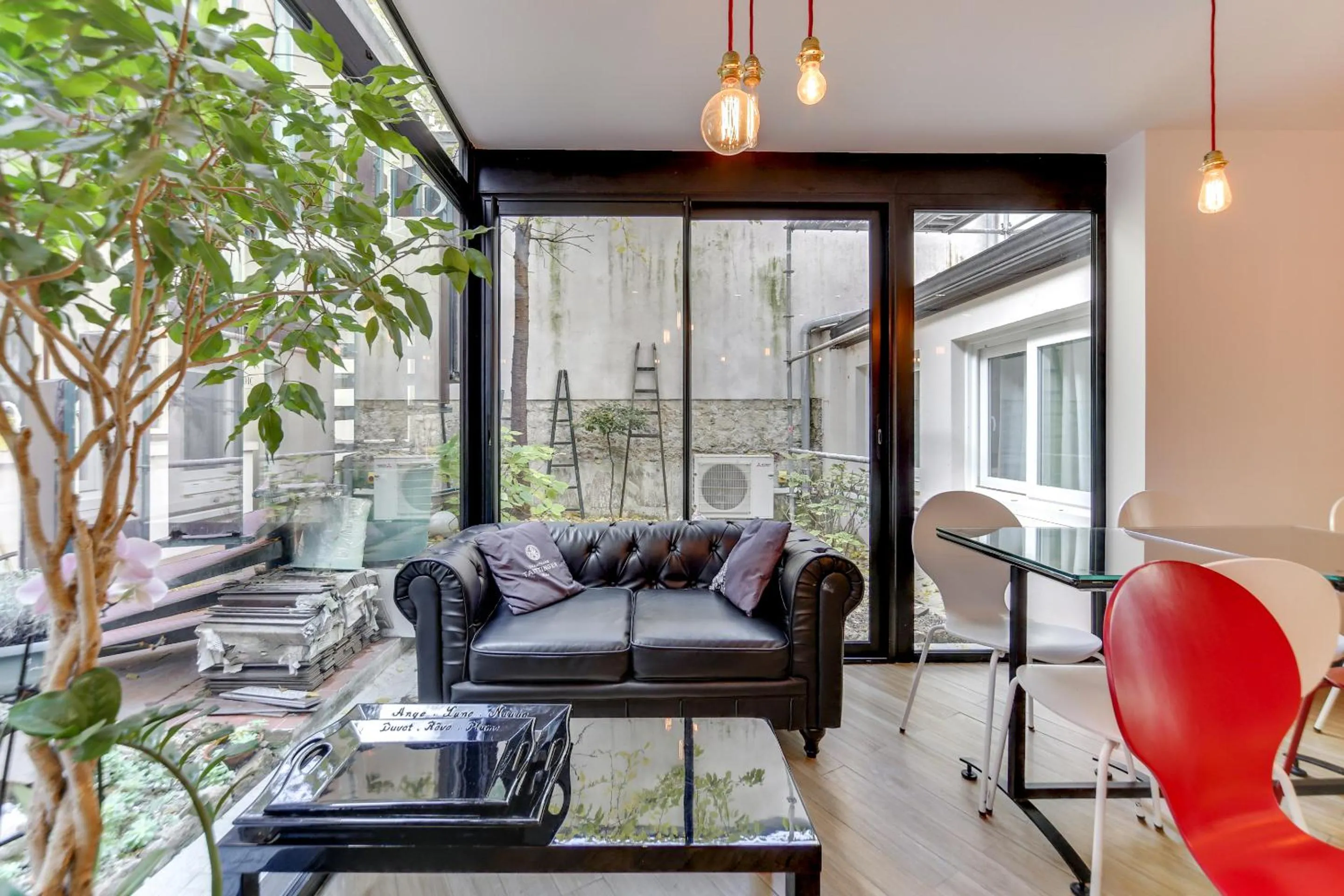 Lounge or bar in Kyriad Paris 12 - Nation