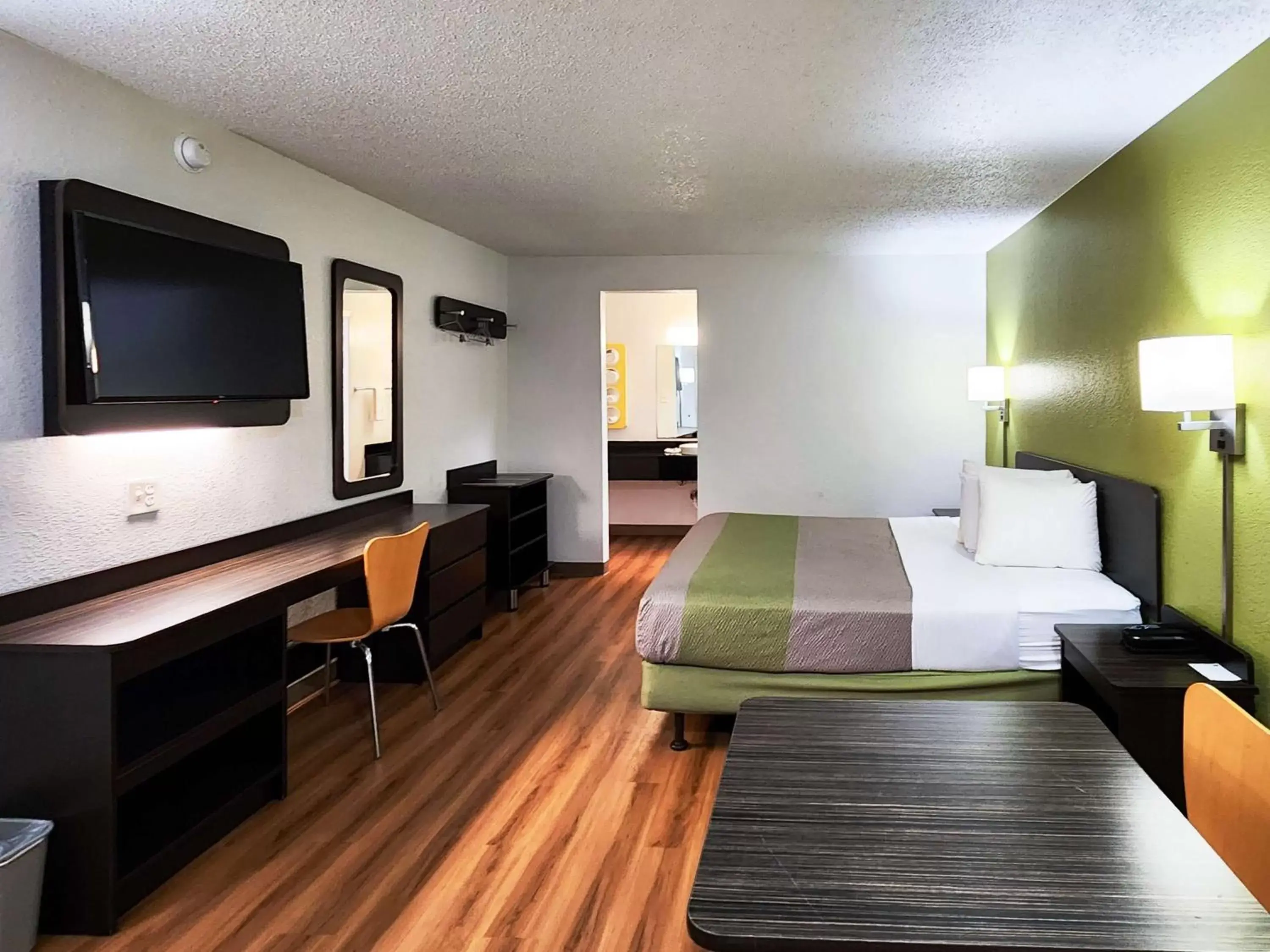 Bedroom, Bed in Motel 6-Baytown, TX - Baytown East