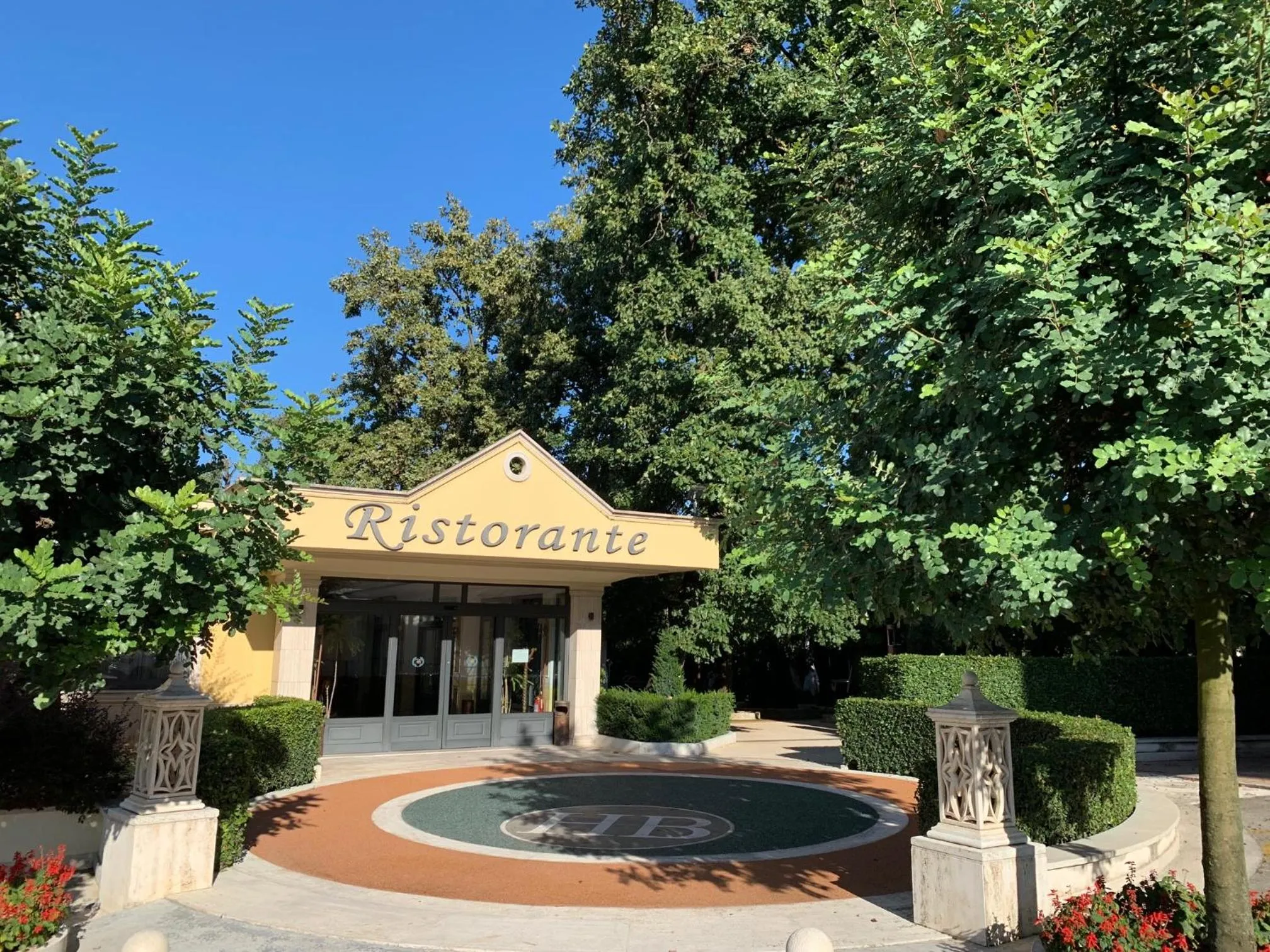 Property building in Hotel Ristorante Al Boschetto