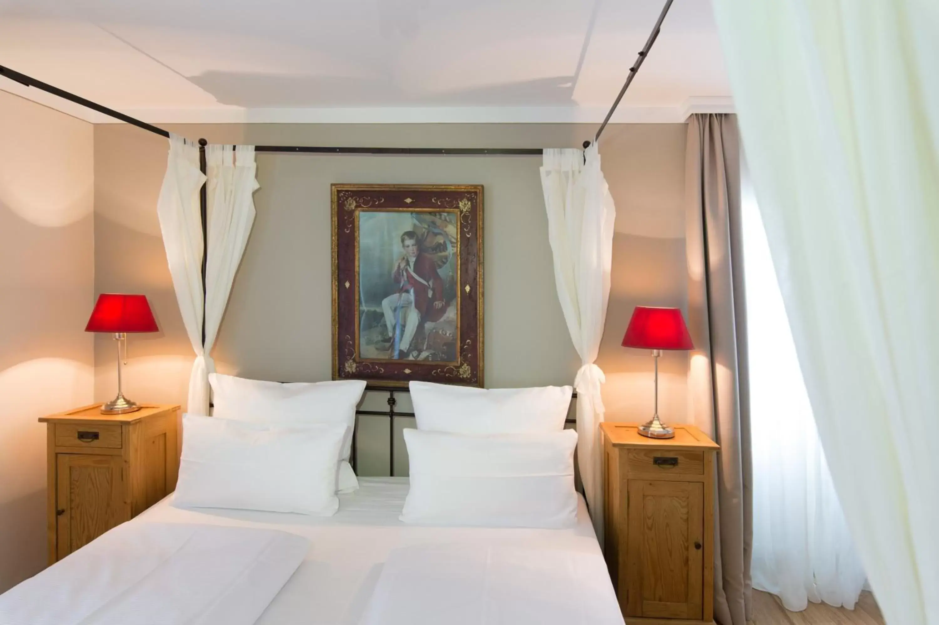 Photo of the whole room, Bed in Boutiquehotel Amadeus