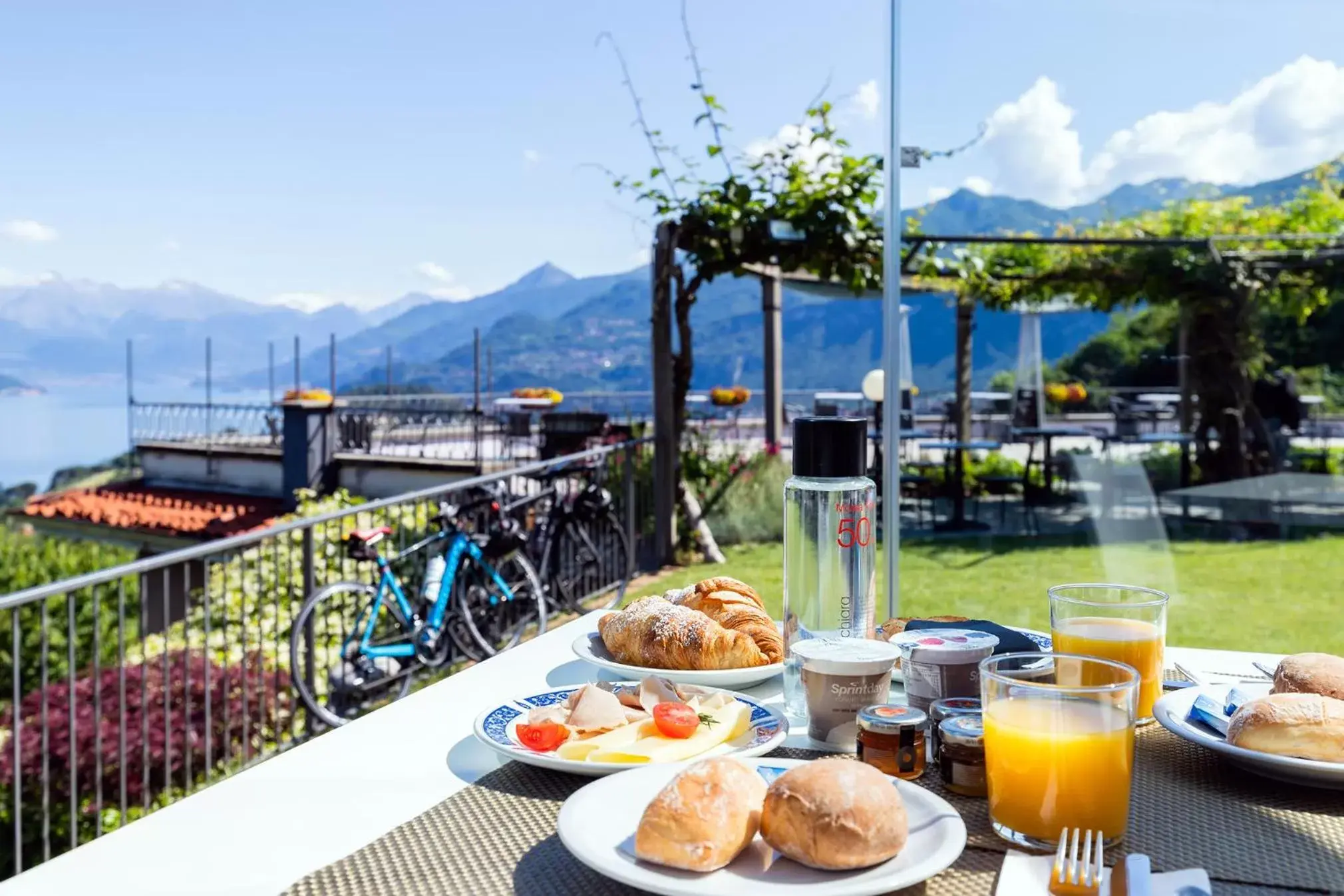 Breakfast in Hotel Il Perlo Panorama