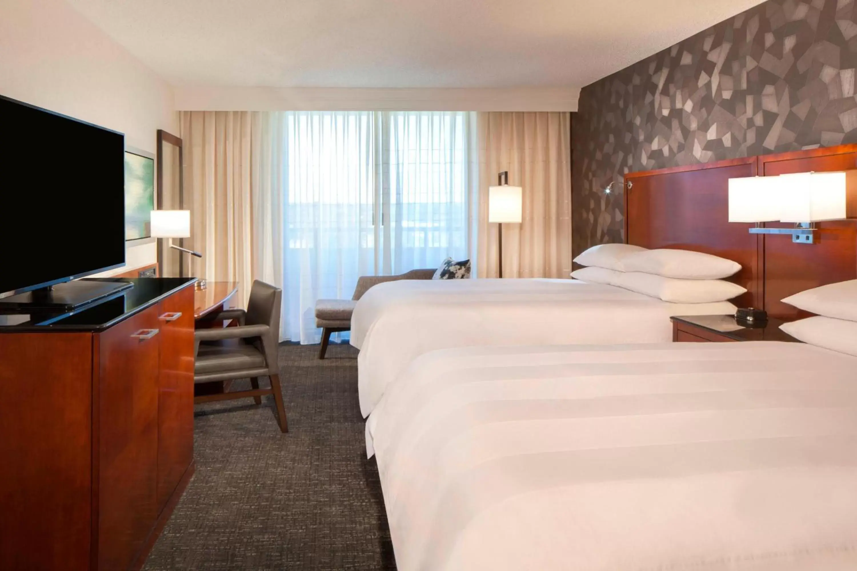 Double Room with Two Double Beds and Adapted Tub - Mobility Accessible in Omaha Marriott Double Room with Two Double Beds and Adapted Tub - Mobility Accessible in Omaha Marriott