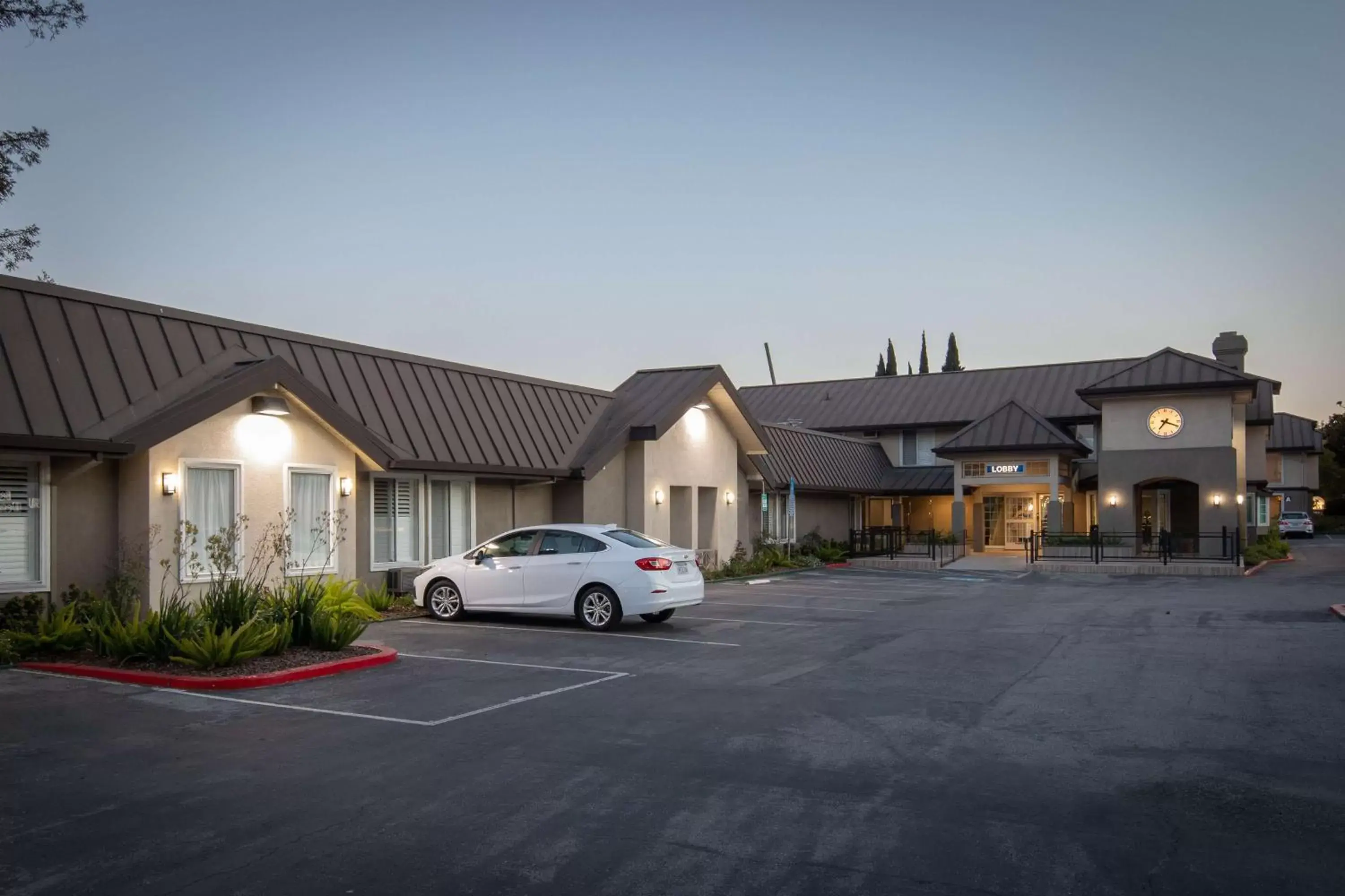 Property Building in Best Western Silicon Valley Inn