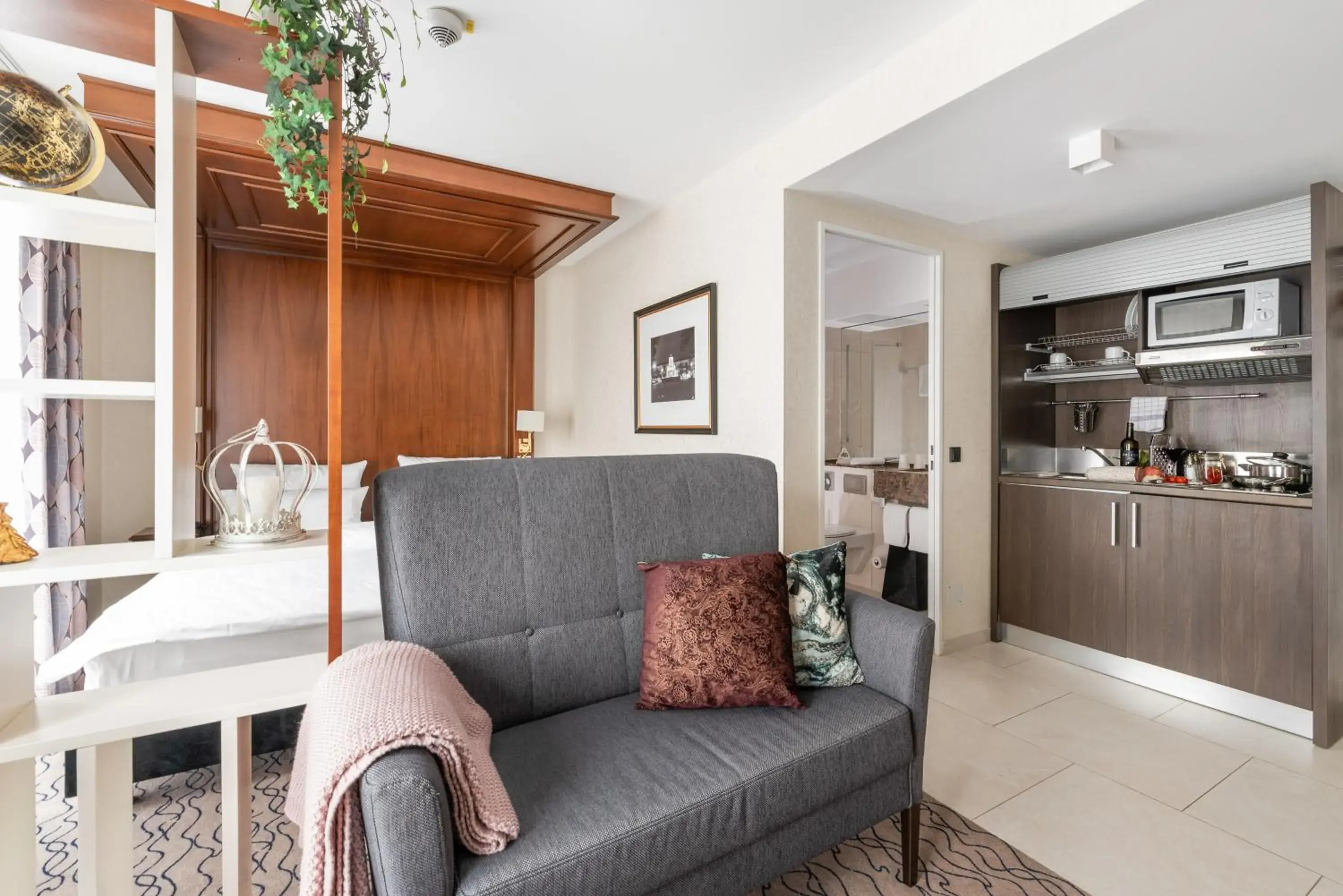 Seating area in AdvaStay by KING's Seating area in AdvaStay by KING's